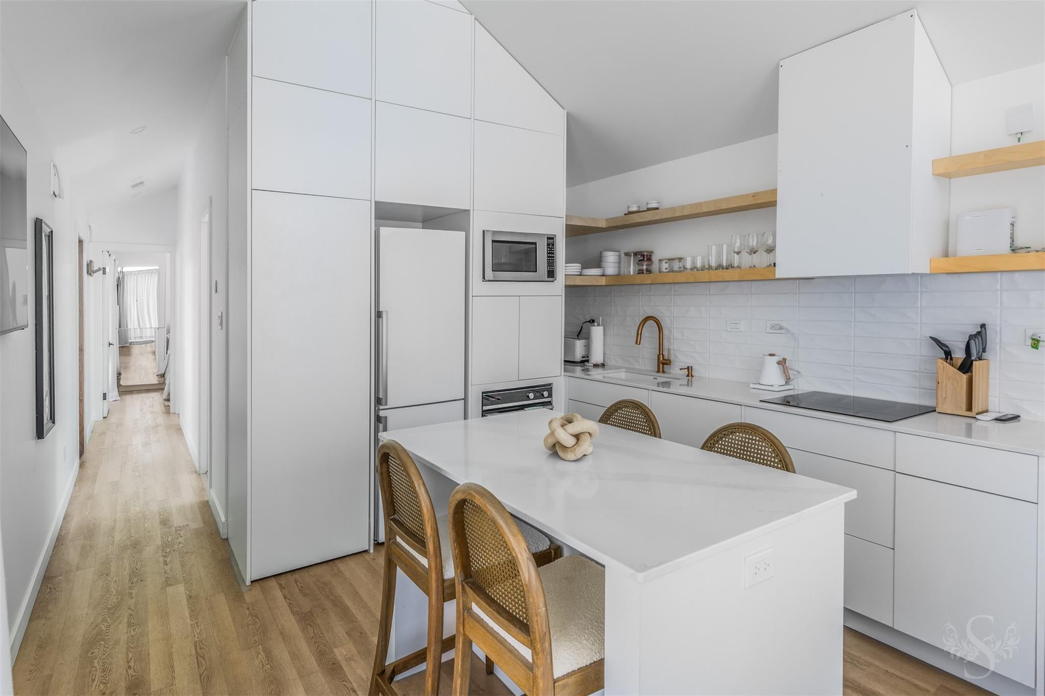 Galveston, Texas, 77550, United States, 4 Bedrooms Bedrooms, ,2 BathroomsBathrooms,Residential,Active,1885028