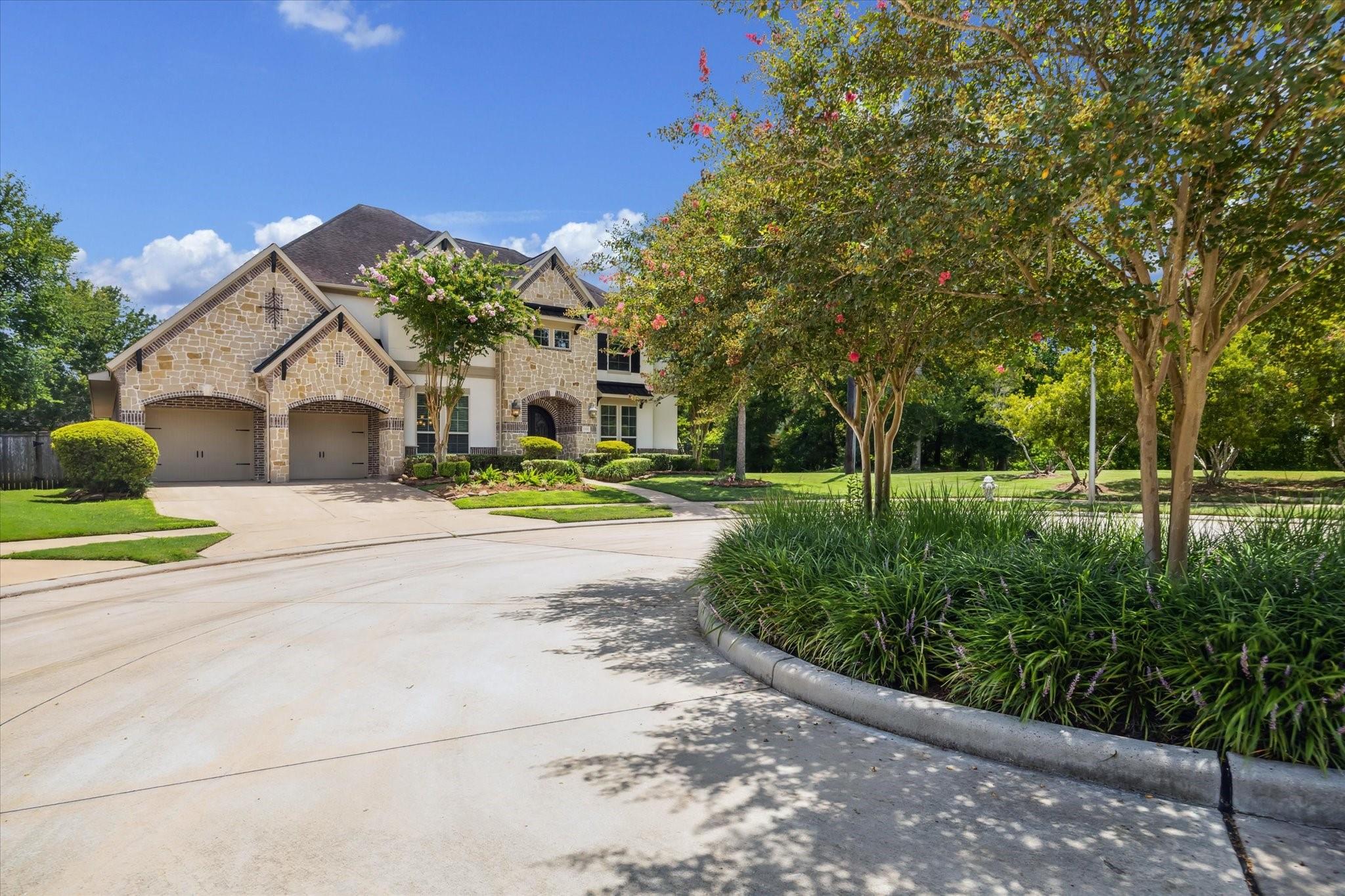 Sugar Land, Texas, 77479, United States, 5 Bedrooms Bedrooms, ,5 BathroomsBathrooms,Residential,Active,1894213