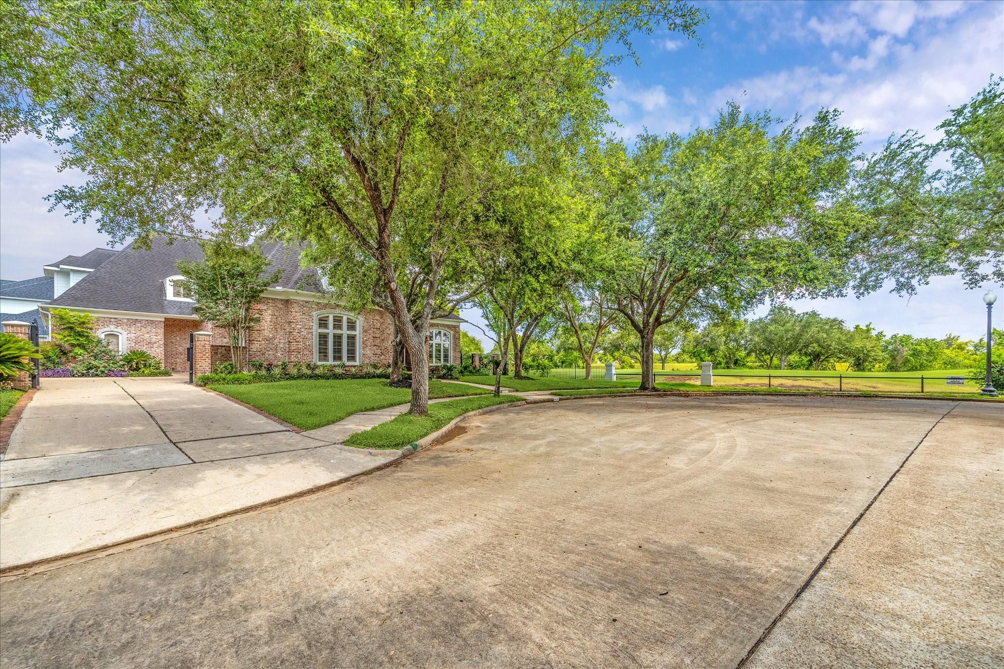 Sugar Land, Texas, 77479, United States, 4 Bedrooms Bedrooms, ,5 BathroomsBathrooms,Residential,Active,2007059