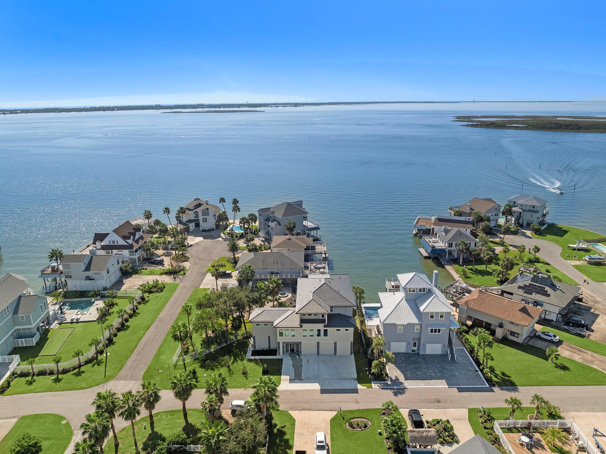 Tiki Island, Texas, 77554, United States, 4 Bedrooms Bedrooms, ,4 BathroomsBathrooms,Residential,Active,1962240