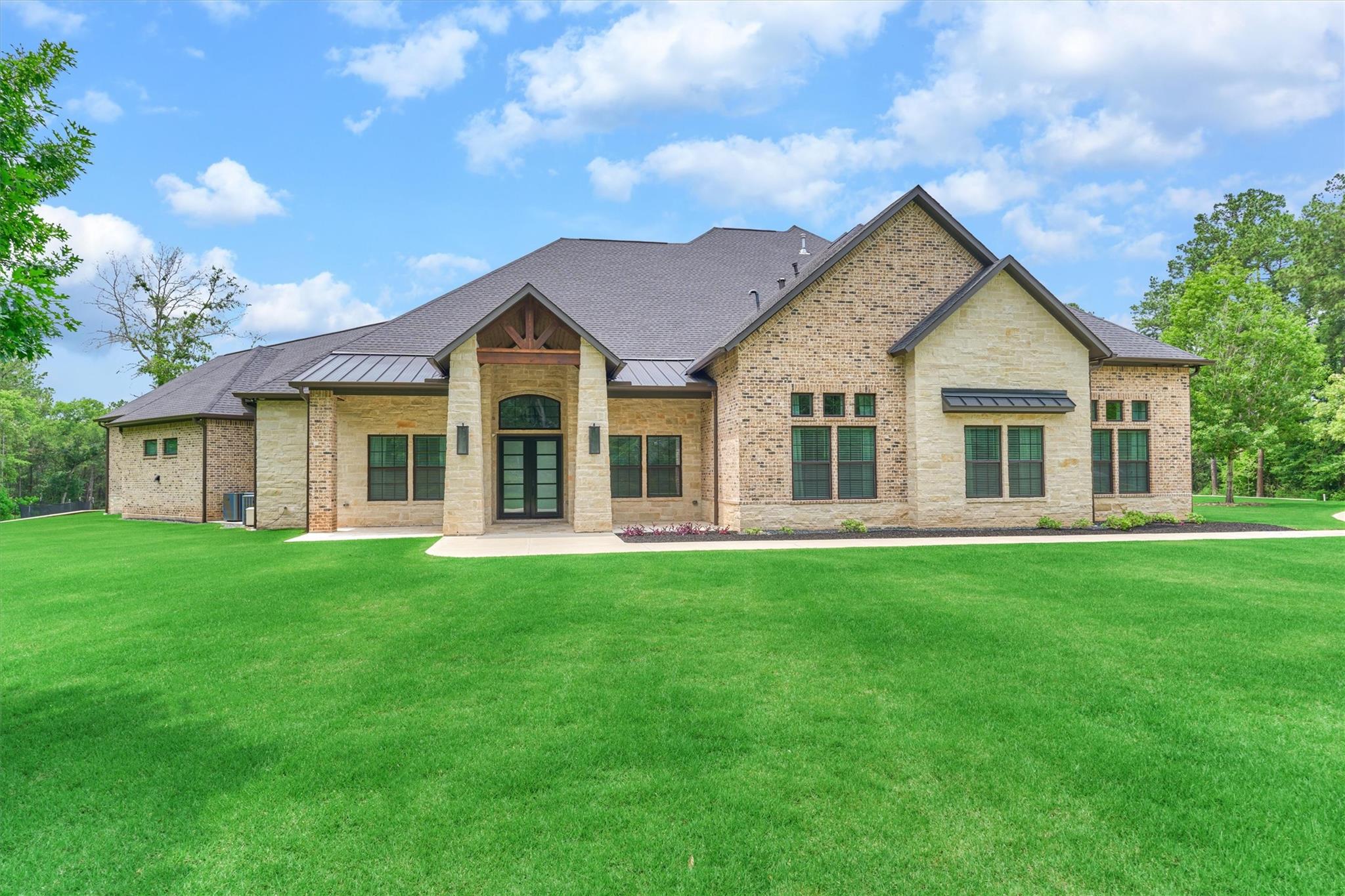 Montgomery, Texas, 77316, United States, 5 Bedrooms Bedrooms, ,8 BathroomsBathrooms,Residential,Active,1953008