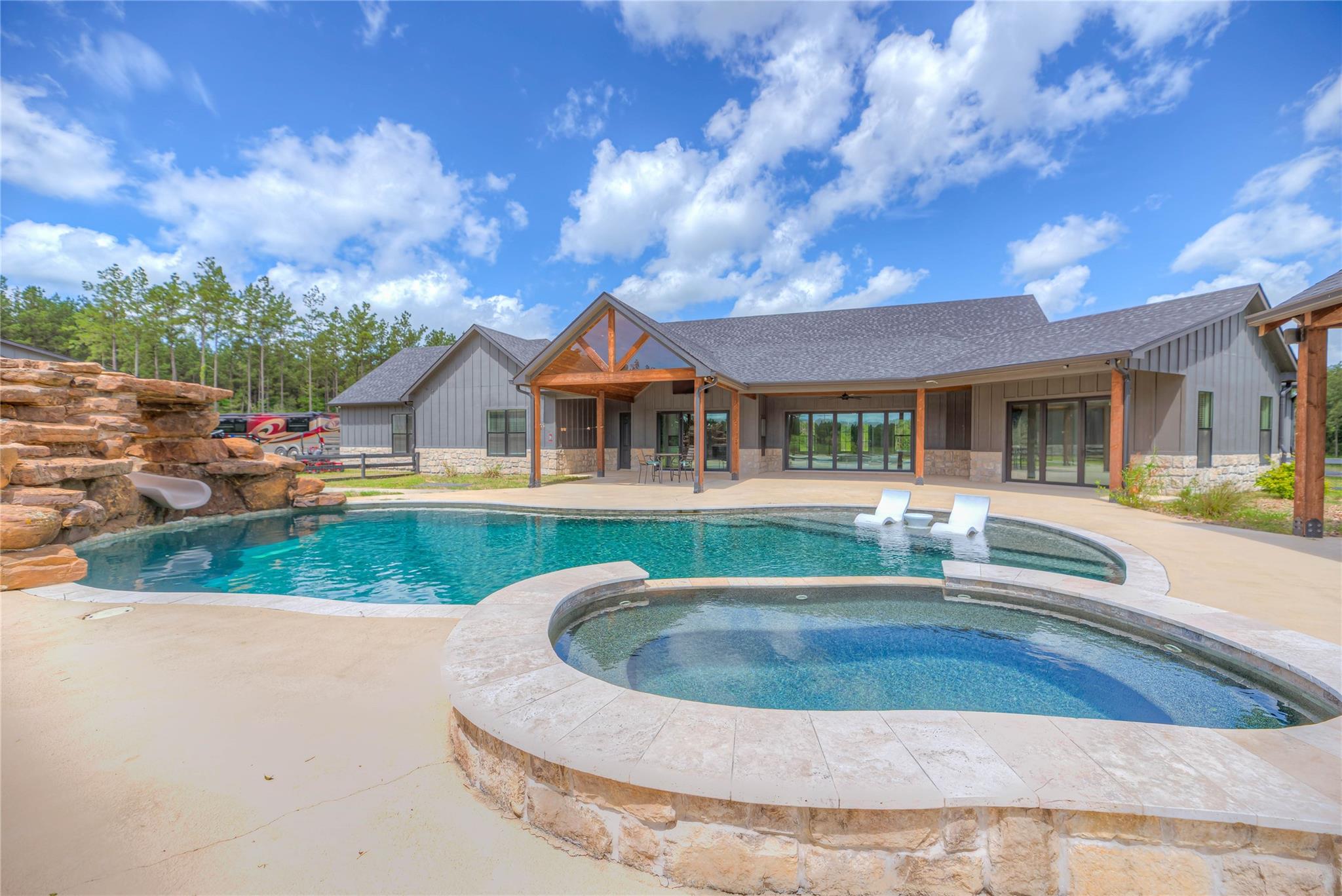 Livingston, Texas, 77351, United States, 5 Bedrooms Bedrooms, ,6 BathroomsBathrooms,Residential,Active,1905360