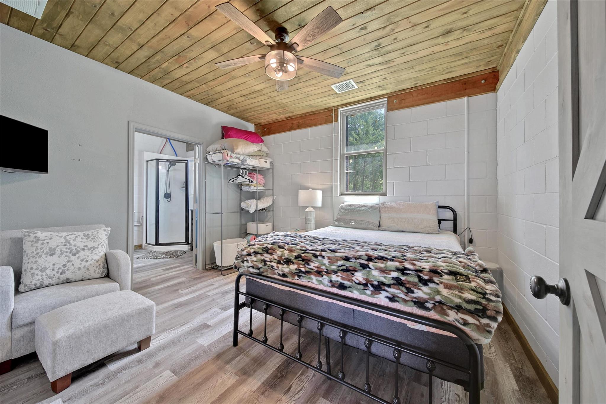 Montgomery, Texas, 77316, United States, 6 Bedrooms Bedrooms, ,6 BathroomsBathrooms,Residential,Active,1907981