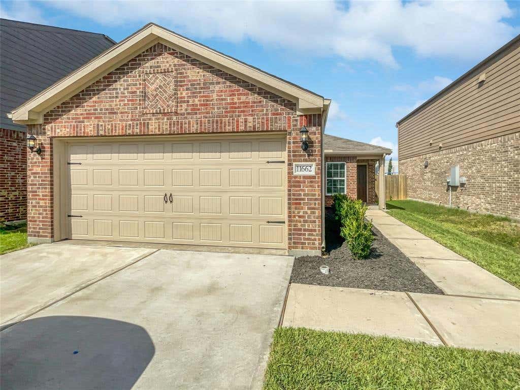 11662 EL RUBI DR, HOUSTON, TX 77048, photo 1 of 18