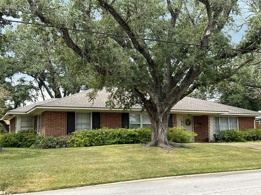 432 S HOLLAND ST, BELLVILLE, TX 77418 - Image 1