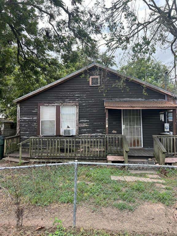 1005 BONHAM ST, COLUMBUS, TX 78934, photo 1 of 8