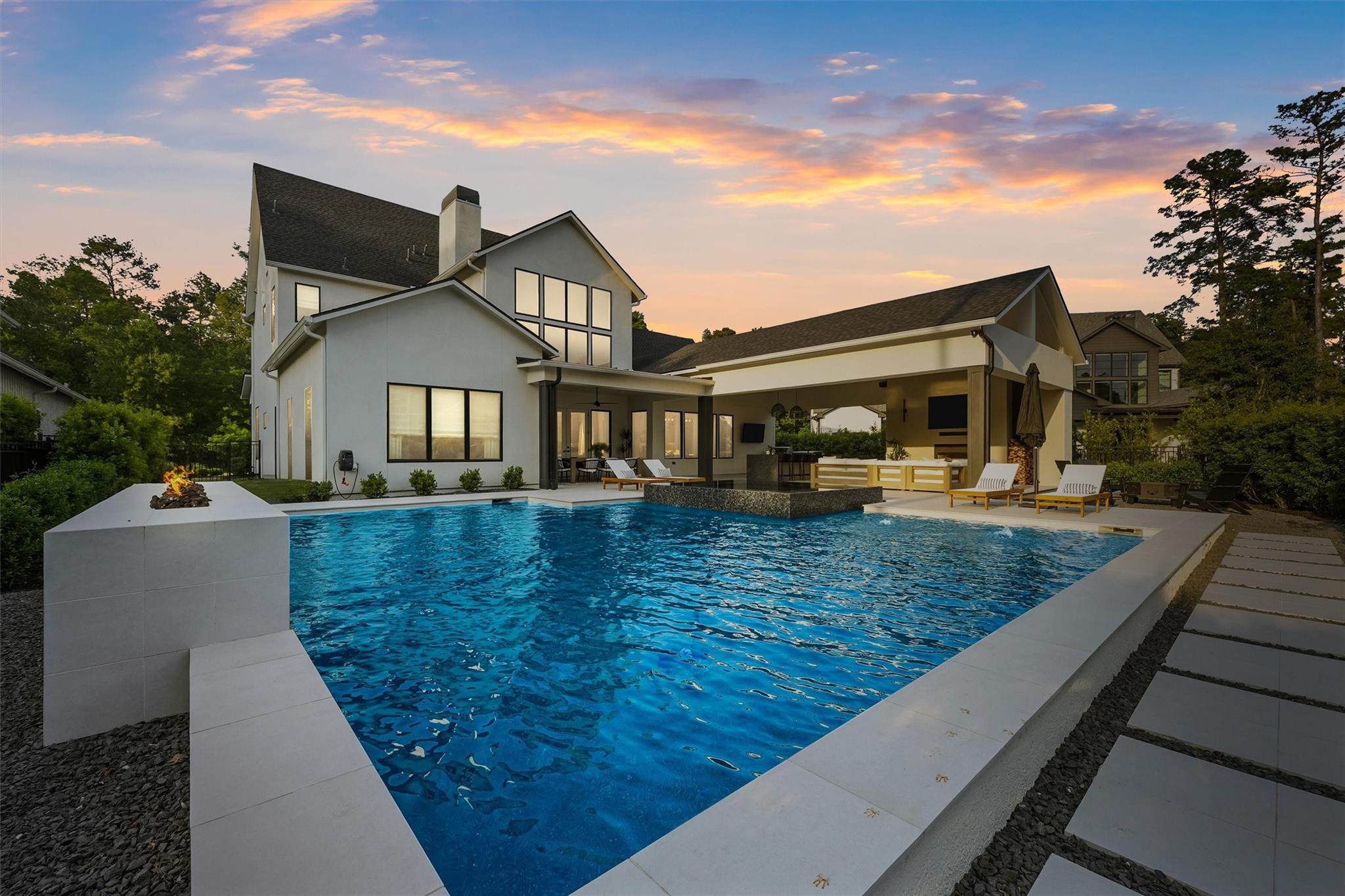 Montgomery, Texas, 77316, United States, 4 Bedrooms Bedrooms, ,6 BathroomsBathrooms,Residential,Active,1972157