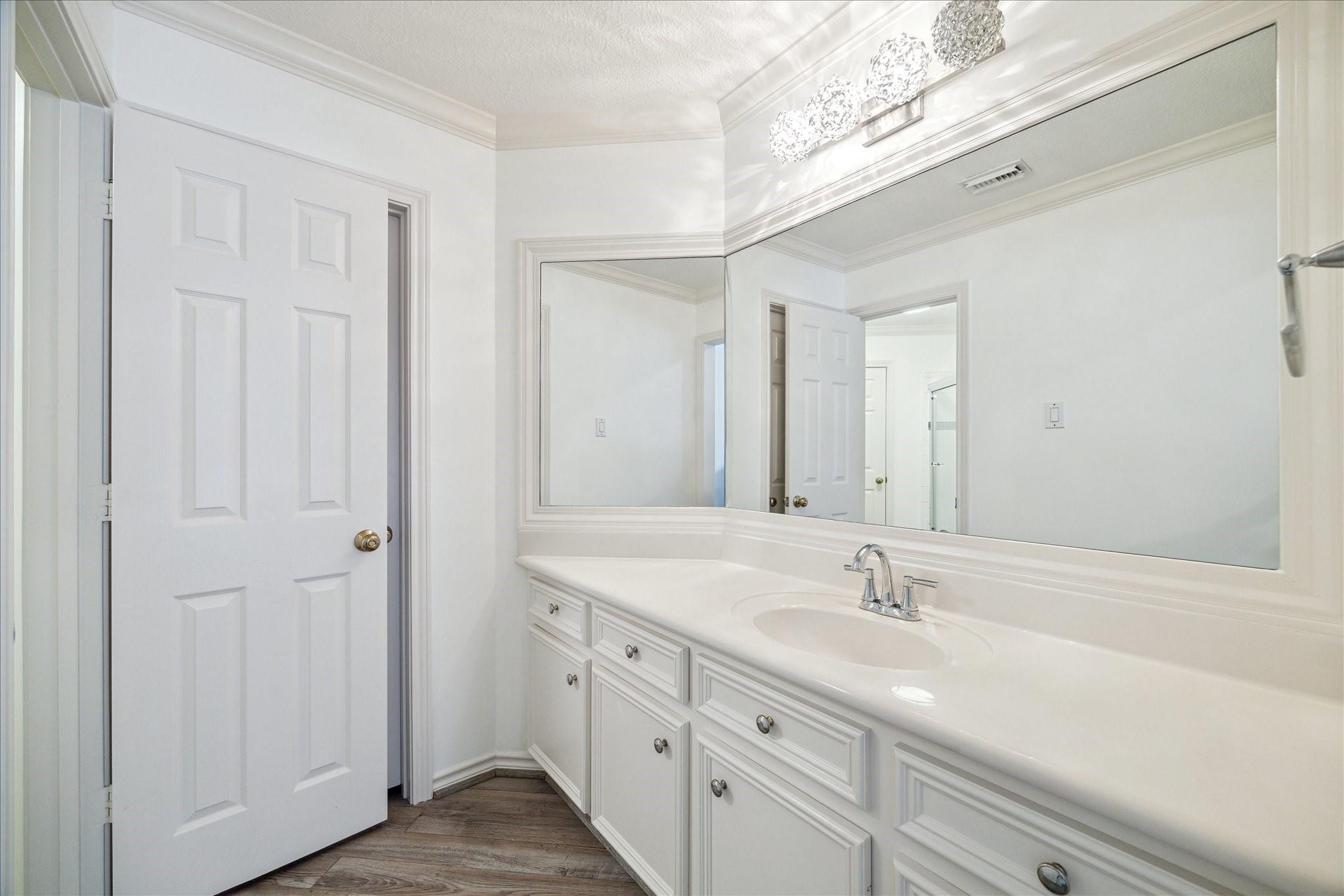 Sugar Land, Texas, 77479, United States, 4 Bedrooms Bedrooms, ,5 BathroomsBathrooms,Residential,Active,2007059