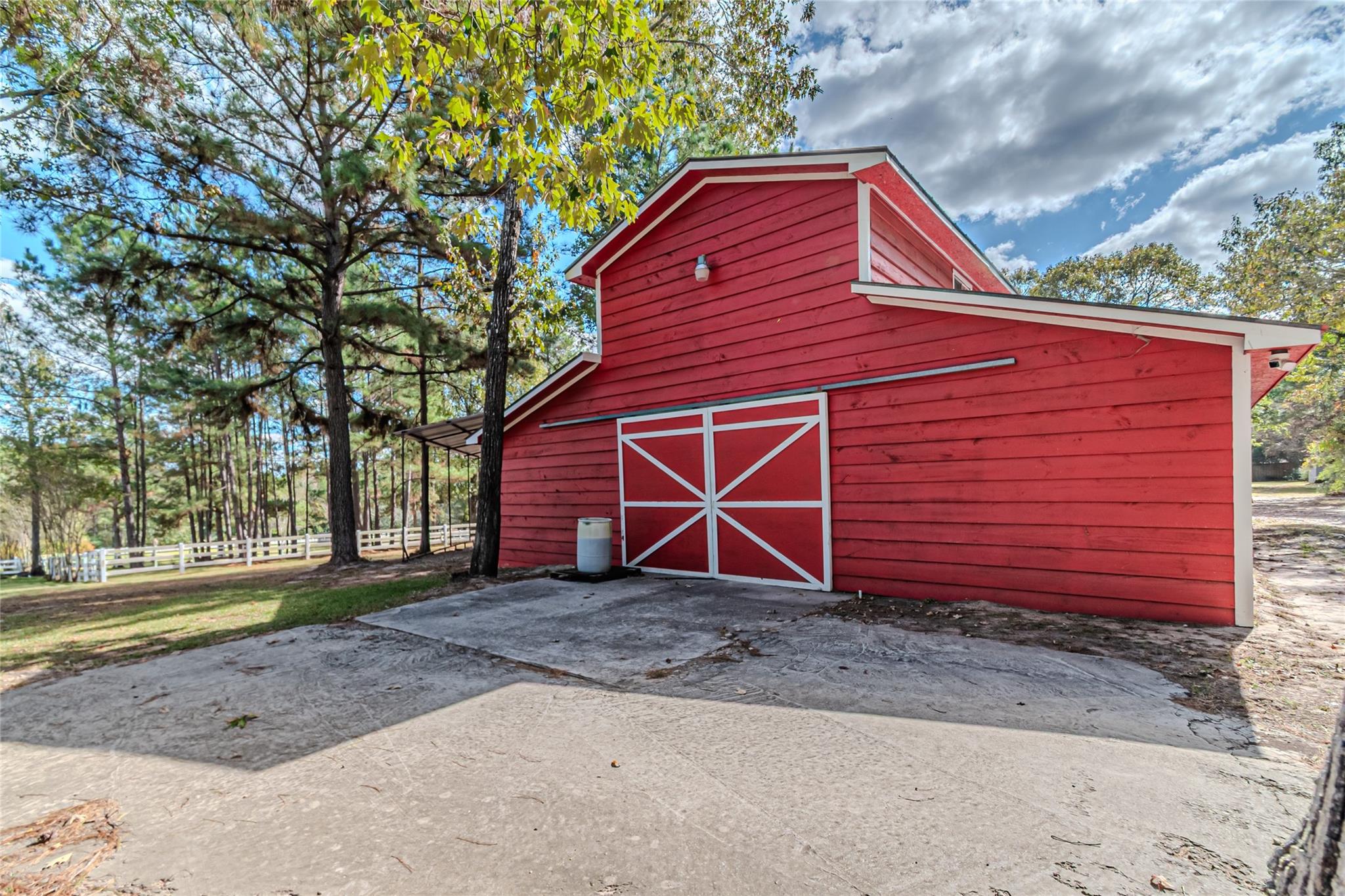 Montgomery, Texas, 77316, United States, 4 Bedrooms Bedrooms, ,7 BathroomsBathrooms,Residential,Active,1993945