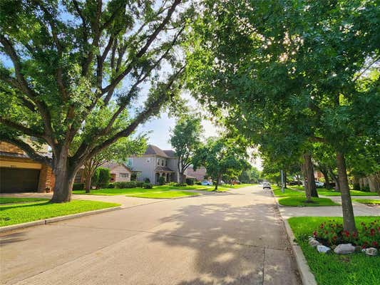 5108 BEECH ST, BELLAIRE, TX 77401, photo 3 of 50