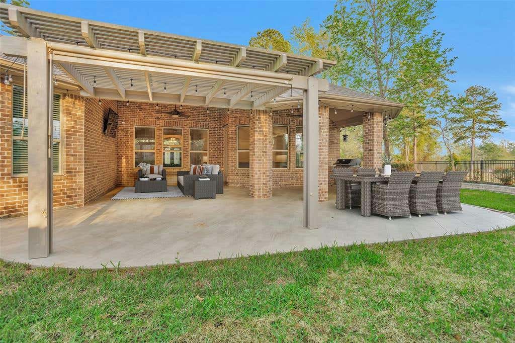 20 S SANDBELLS PARK LN, MONTGOMERY, TX 77316, photo 1 of 42