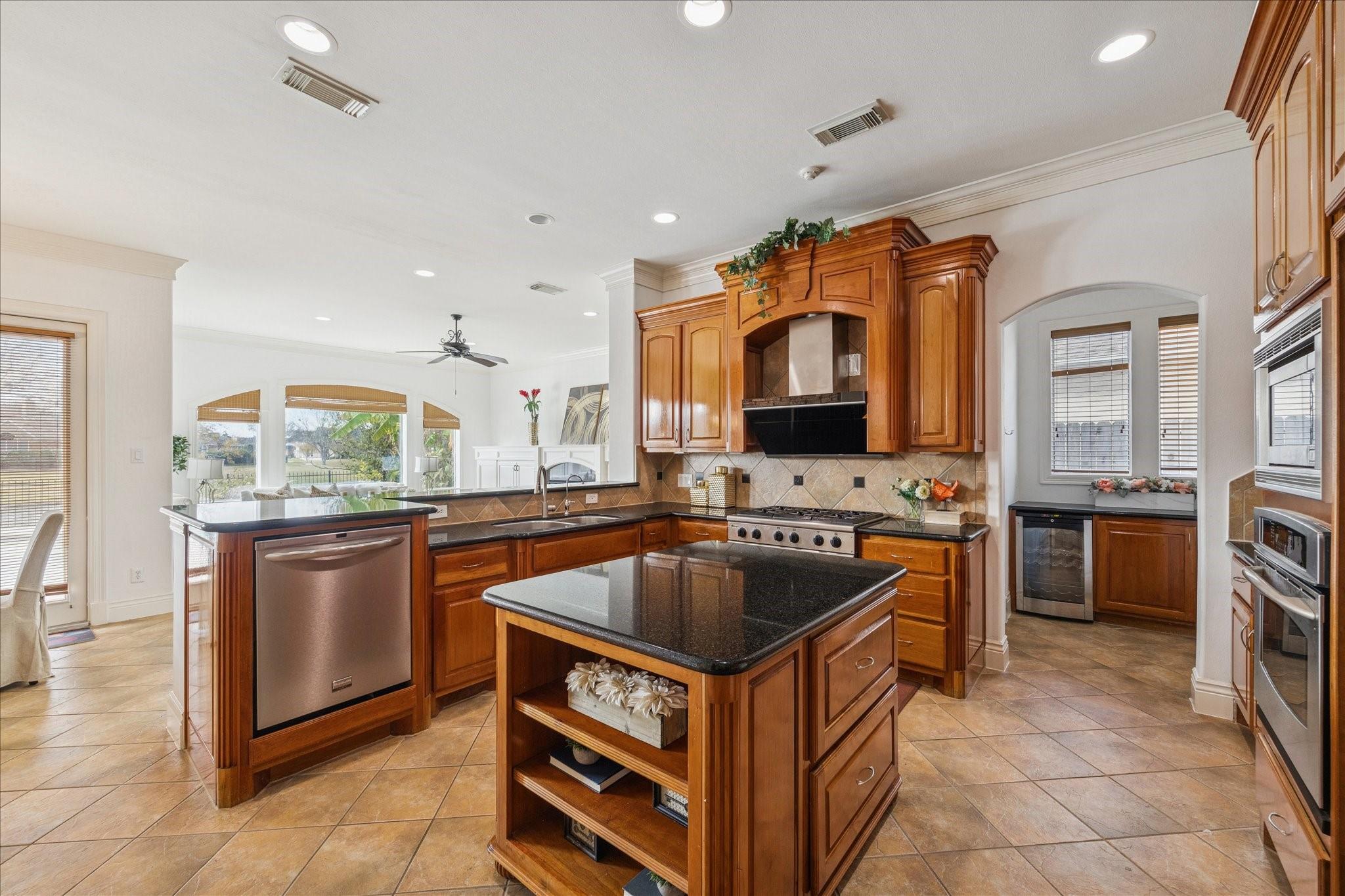 Sugar Land, Texas, 77479, United States, 5 Bedrooms Bedrooms, ,5 BathroomsBathrooms,Residential,Active,2007093