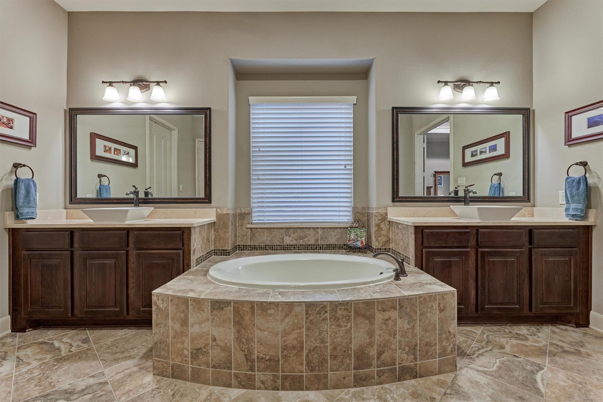 Montgomery, Texas, 77316, United States, 5 Bedrooms Bedrooms, ,4 BathroomsBathrooms,Residential,Active,1927663