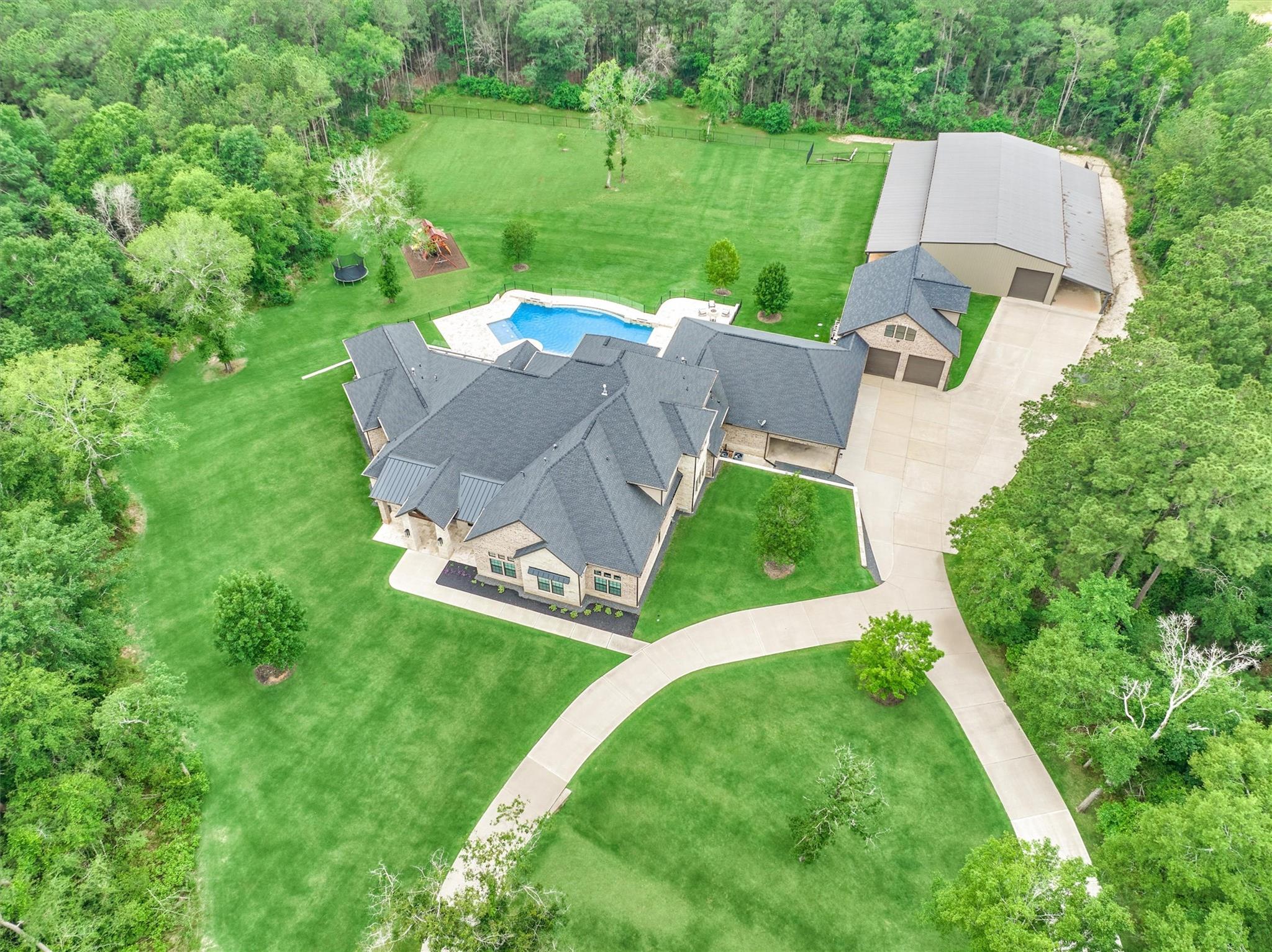 Montgomery, Texas, 77316, United States, 5 Bedrooms Bedrooms, ,8 BathroomsBathrooms,Residential,Active,1953008