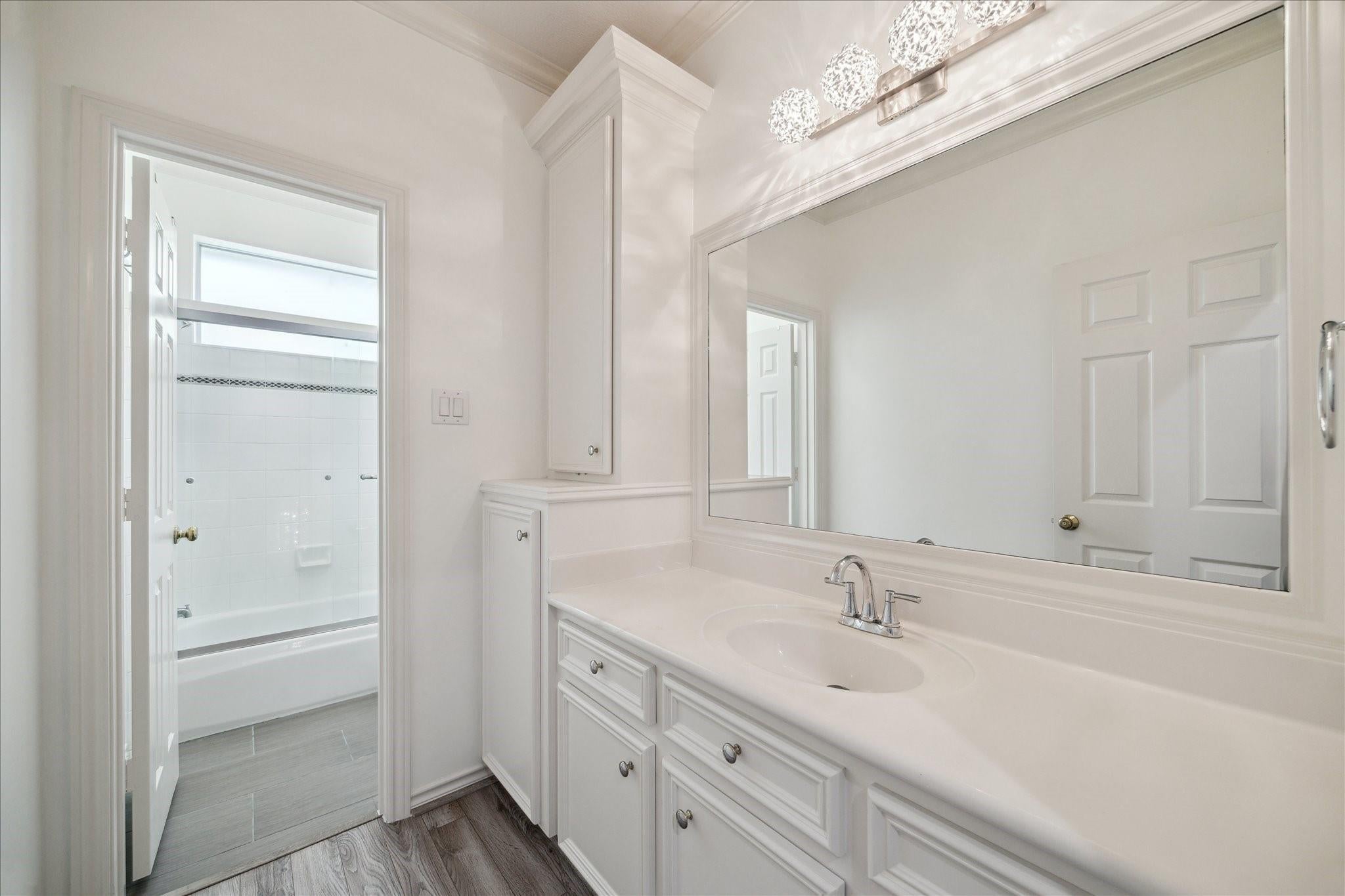 Sugar Land, Texas, 77479, United States, 4 Bedrooms Bedrooms, ,5 BathroomsBathrooms,Residential,Active,2007059