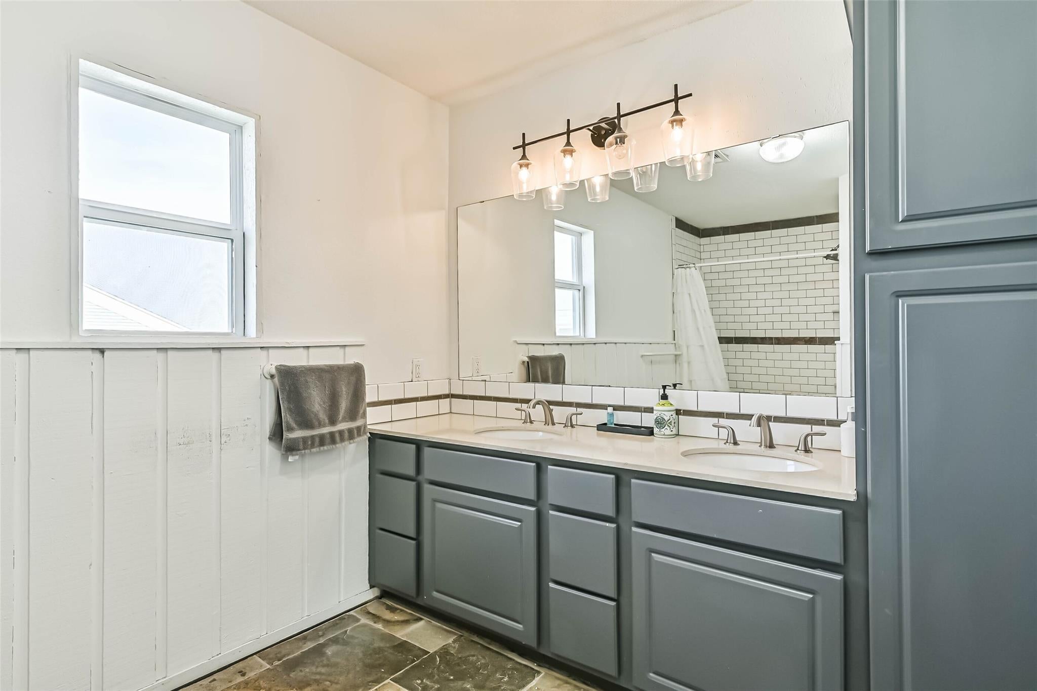 Galveston, Texas, 77554, United States, 4 Bedrooms Bedrooms, ,3 BathroomsBathrooms,Residential,Active,1909088