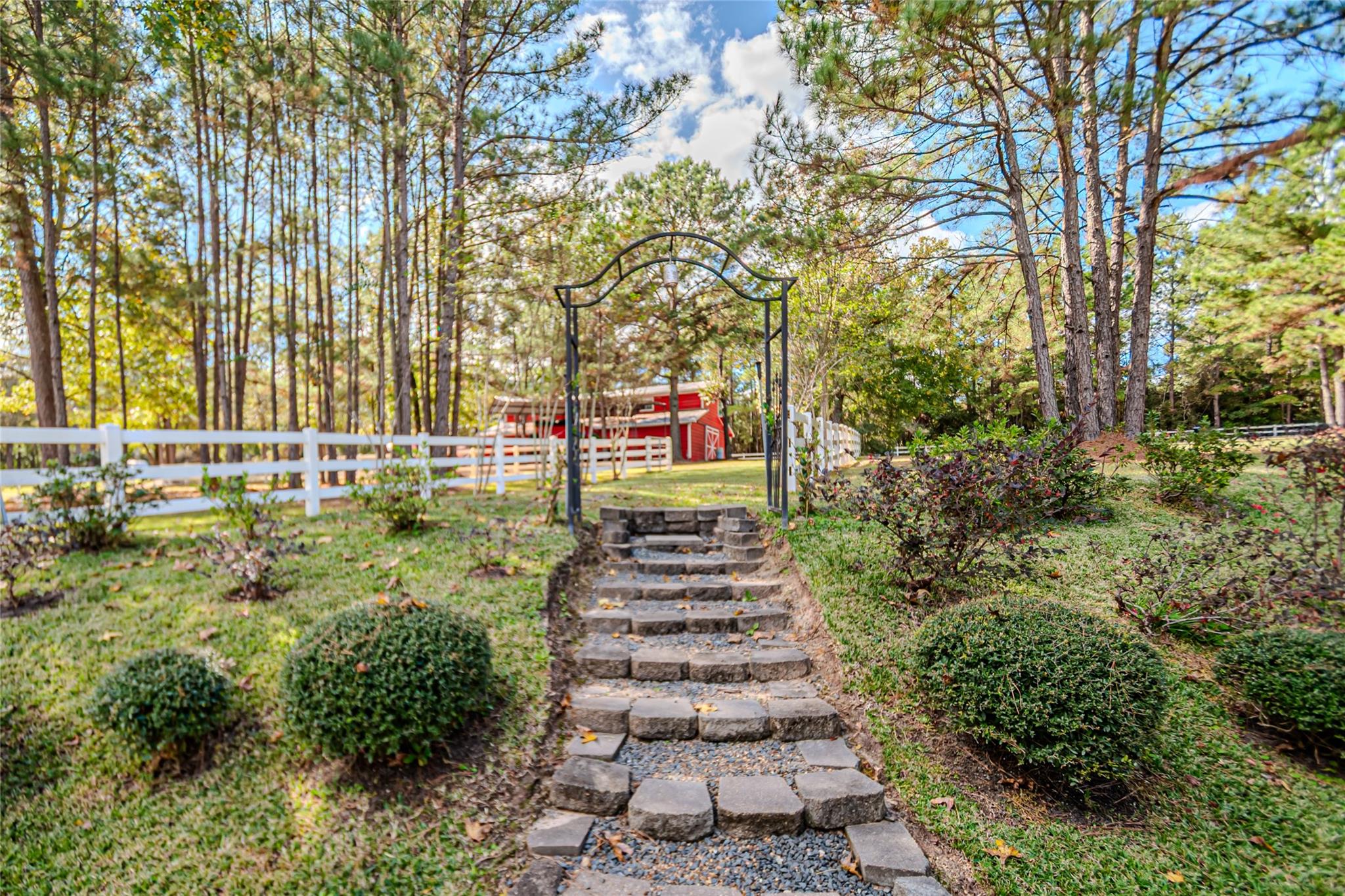 Montgomery, Texas, 77316, United States, 4 Bedrooms Bedrooms, ,7 BathroomsBathrooms,Residential,Active,1993945