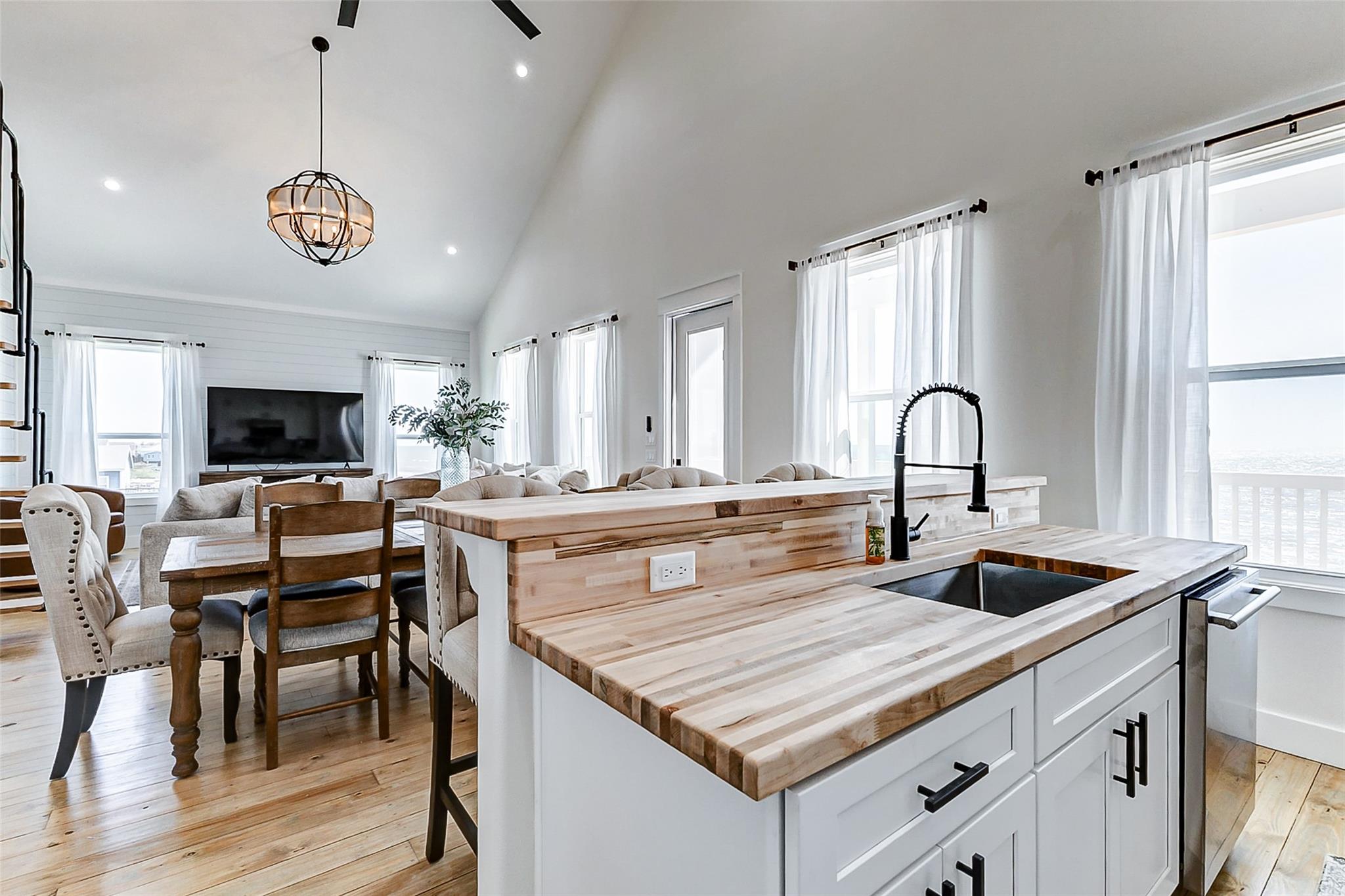 Gilchrist, Texas, 77617, United States, 3 Bedrooms Bedrooms, ,4 BathroomsBathrooms,Residential,Active,1761250