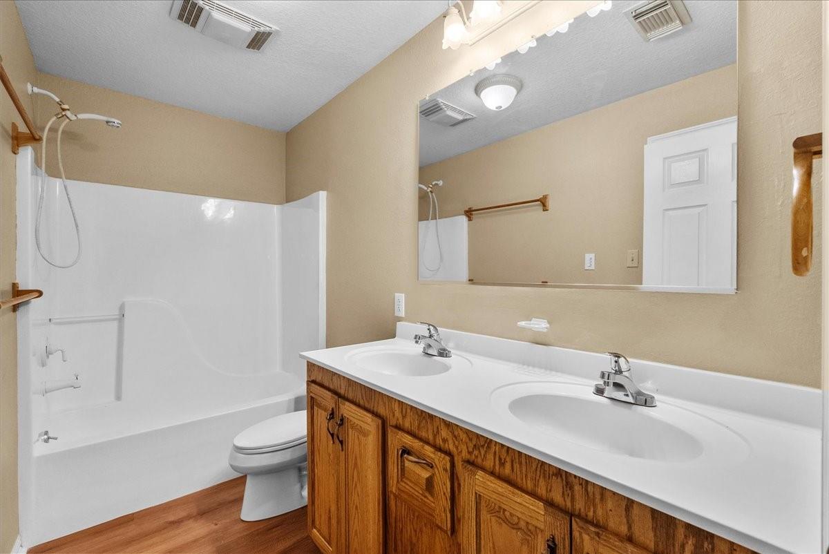 Santa Fe, Texas, 77510, United States, 3 Bedrooms Bedrooms, ,2 BathroomsBathrooms,Residential,Pending,1909101