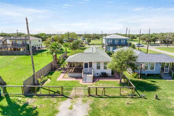 1307 S LIVE OAK ST, ROCKPORT, TX 78382, photo 5 of 31