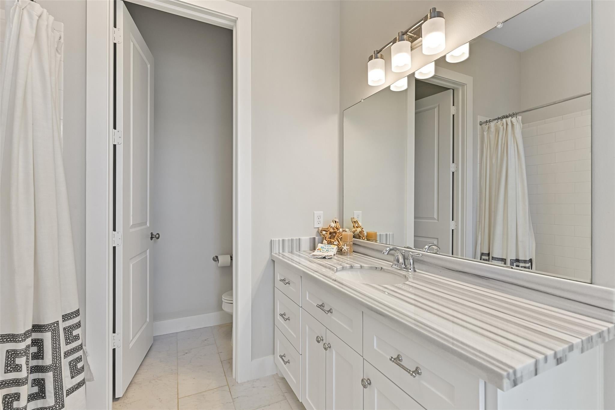 Galveston, Texas, 77554, United States, ,4 BathroomsBathrooms,Residential,Active,1867916