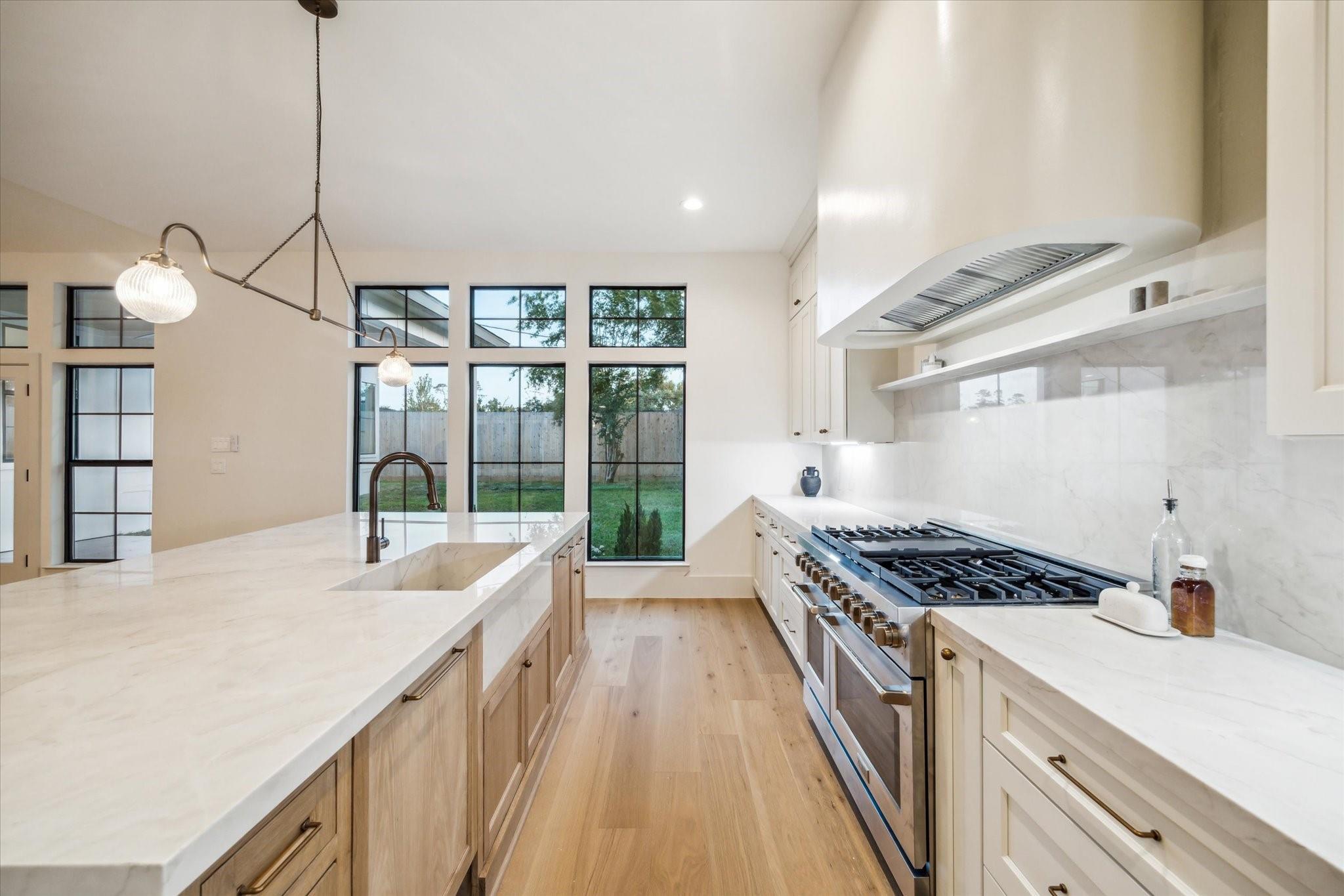 Houston, Texas, 77008, United States, 4 Bedrooms Bedrooms, ,4 BathroomsBathrooms,Residential,Active,1988430