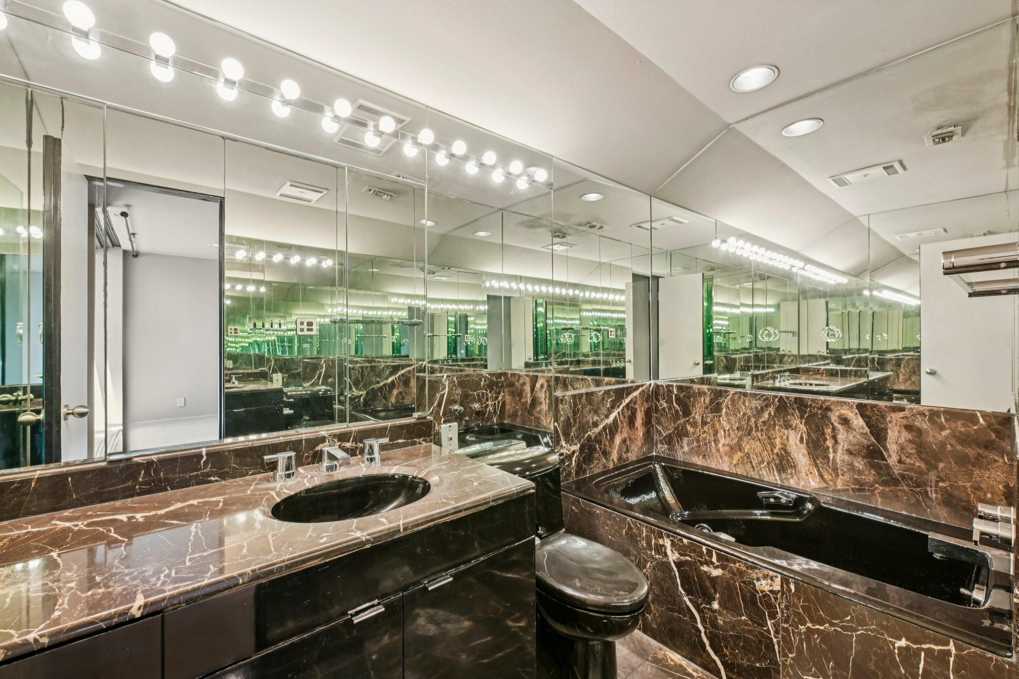 Houston, Texas, 77027, United States, 3 Bedrooms Bedrooms, ,4 BathroomsBathrooms,Residential,Active,1969670