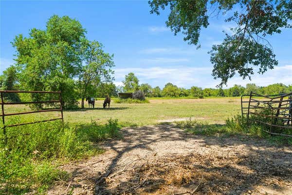 855 COUNTY ROAD 15, DAMON, TX 77430 - Image 1