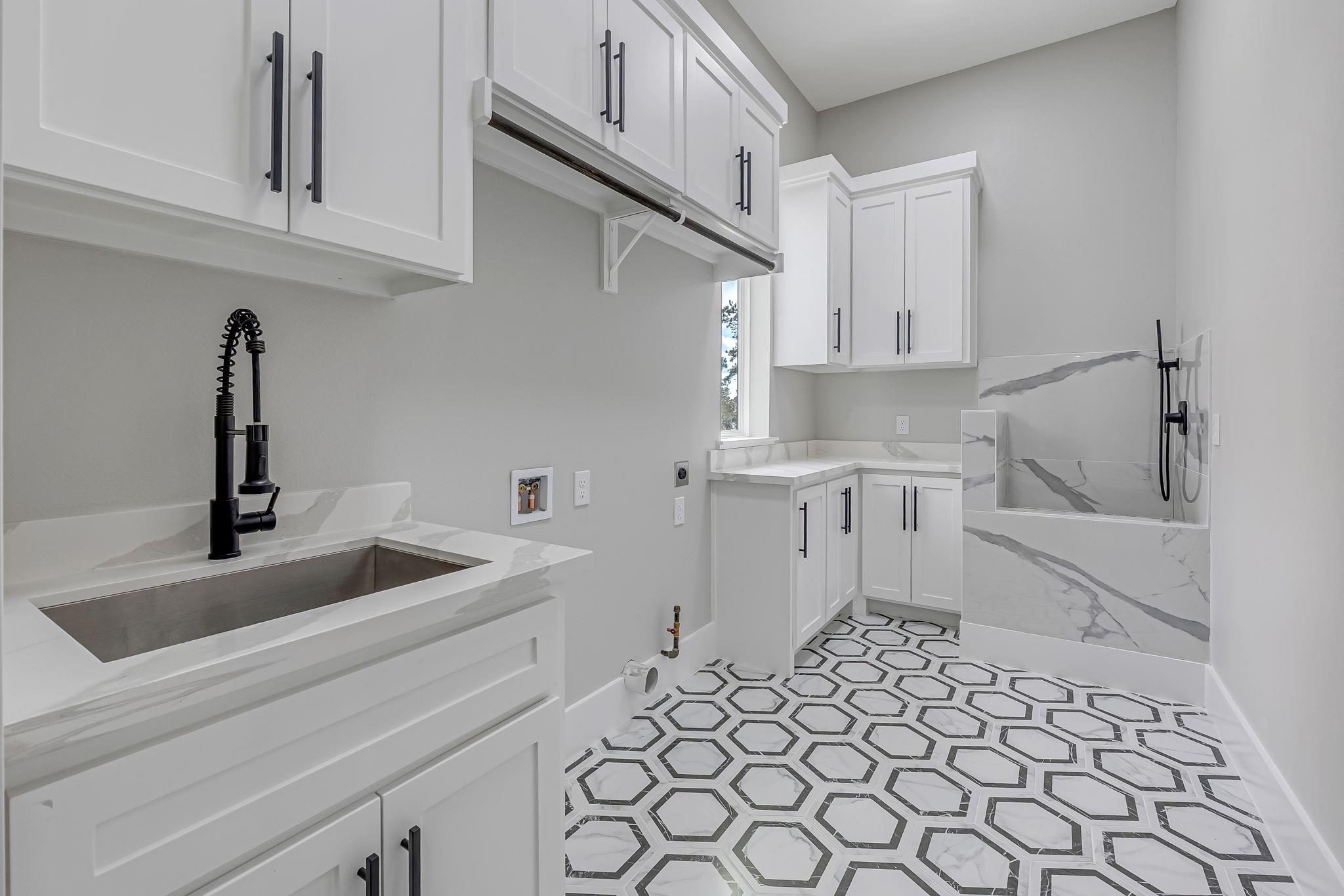 Montgomery, Texas, 77316, United States, 5 Bedrooms Bedrooms, ,6 BathroomsBathrooms,Residential,Active,2015434