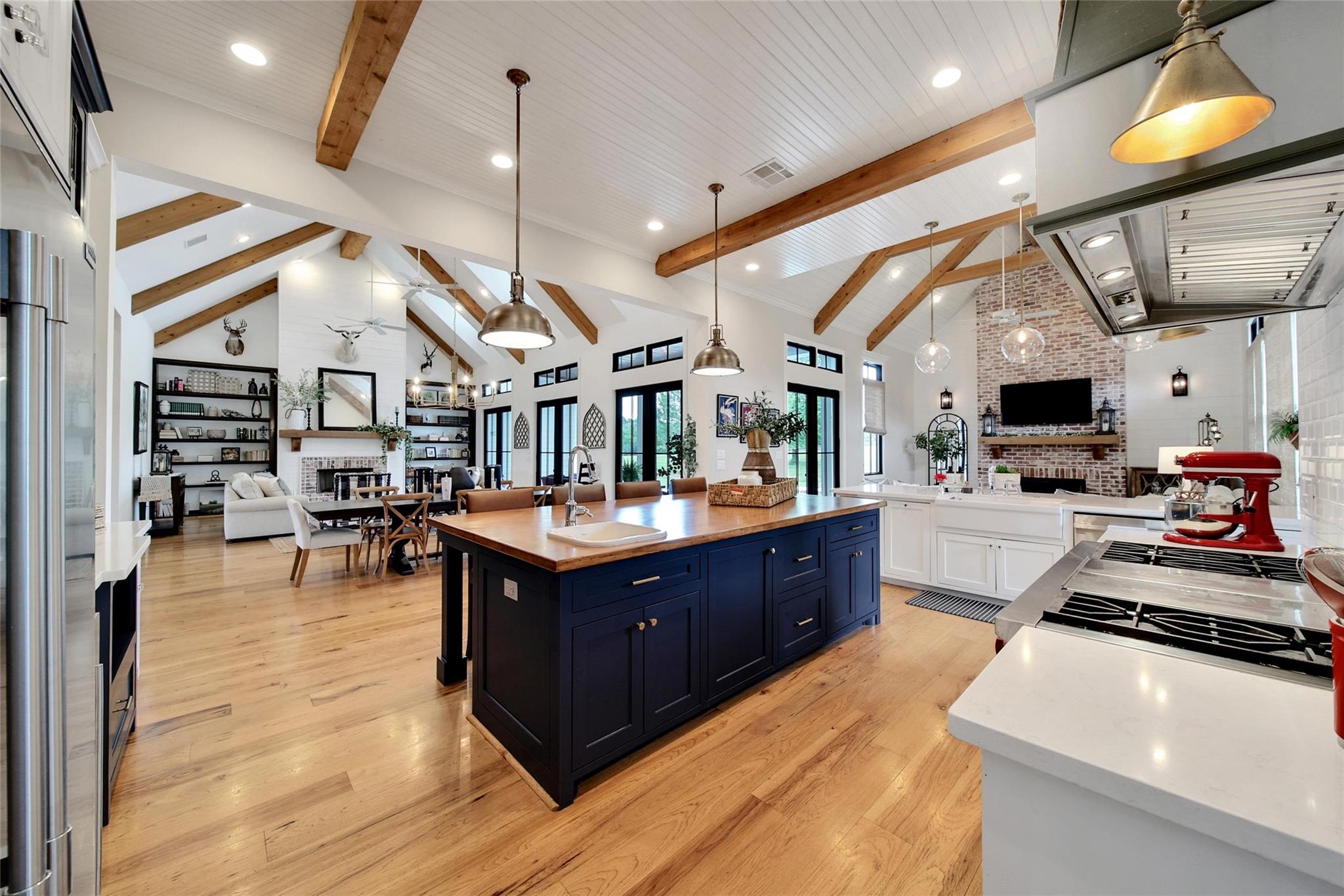 Montgomery, Texas, 77316, United States, 6 Bedrooms Bedrooms, ,8 BathroomsBathrooms,Residential,Active,1970955