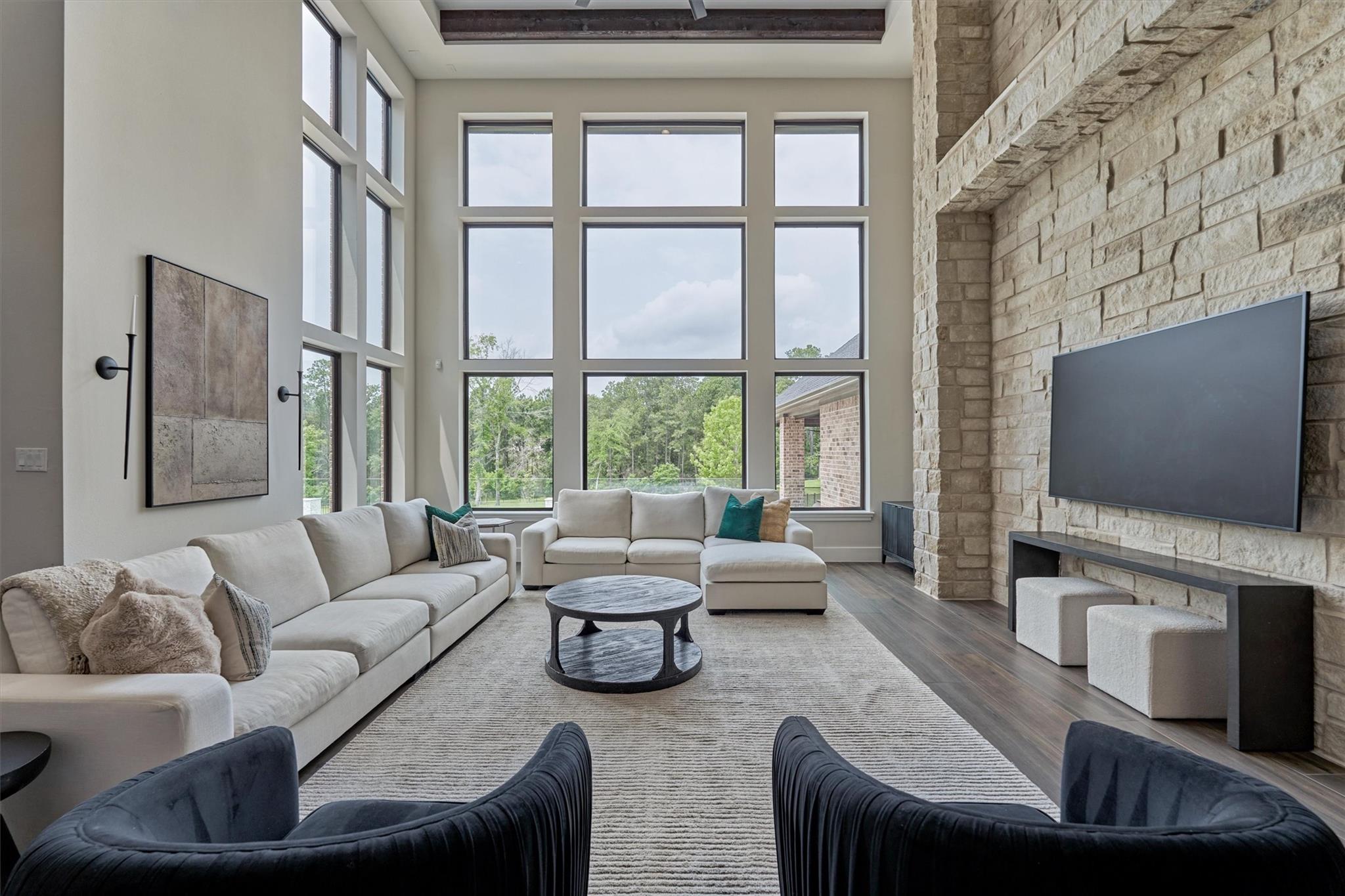 Montgomery, Texas, 77316, United States, 5 Bedrooms Bedrooms, ,8 BathroomsBathrooms,Residential,Active,1953008