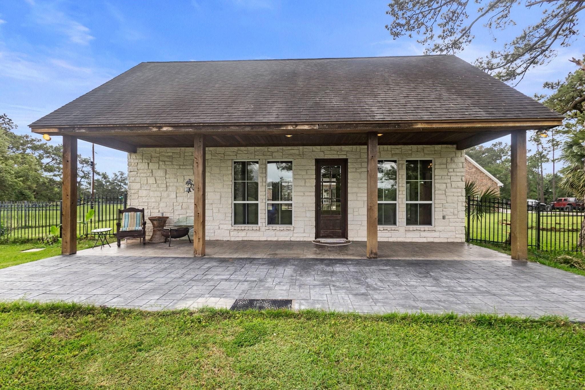 Winnie, Texas, 77665, United States, 3 Bedrooms Bedrooms, ,4 BathroomsBathrooms,Residential,Active,2009857