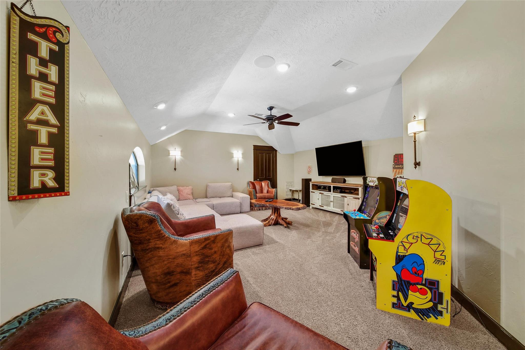 Montgomery, Texas, 77316, United States, 6 Bedrooms Bedrooms, ,6 BathroomsBathrooms,Residential,Active,1907981