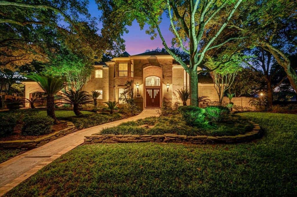 14302 GOLF VIEW TRL, HOUSTON, TX 77059, photo 1 of 50