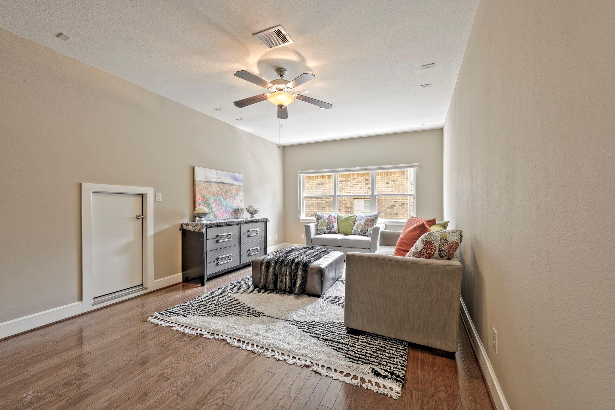 Houston, Texas, 77055, United States, 4 Bedrooms Bedrooms, ,4 BathroomsBathrooms,Residential,Active,1914629