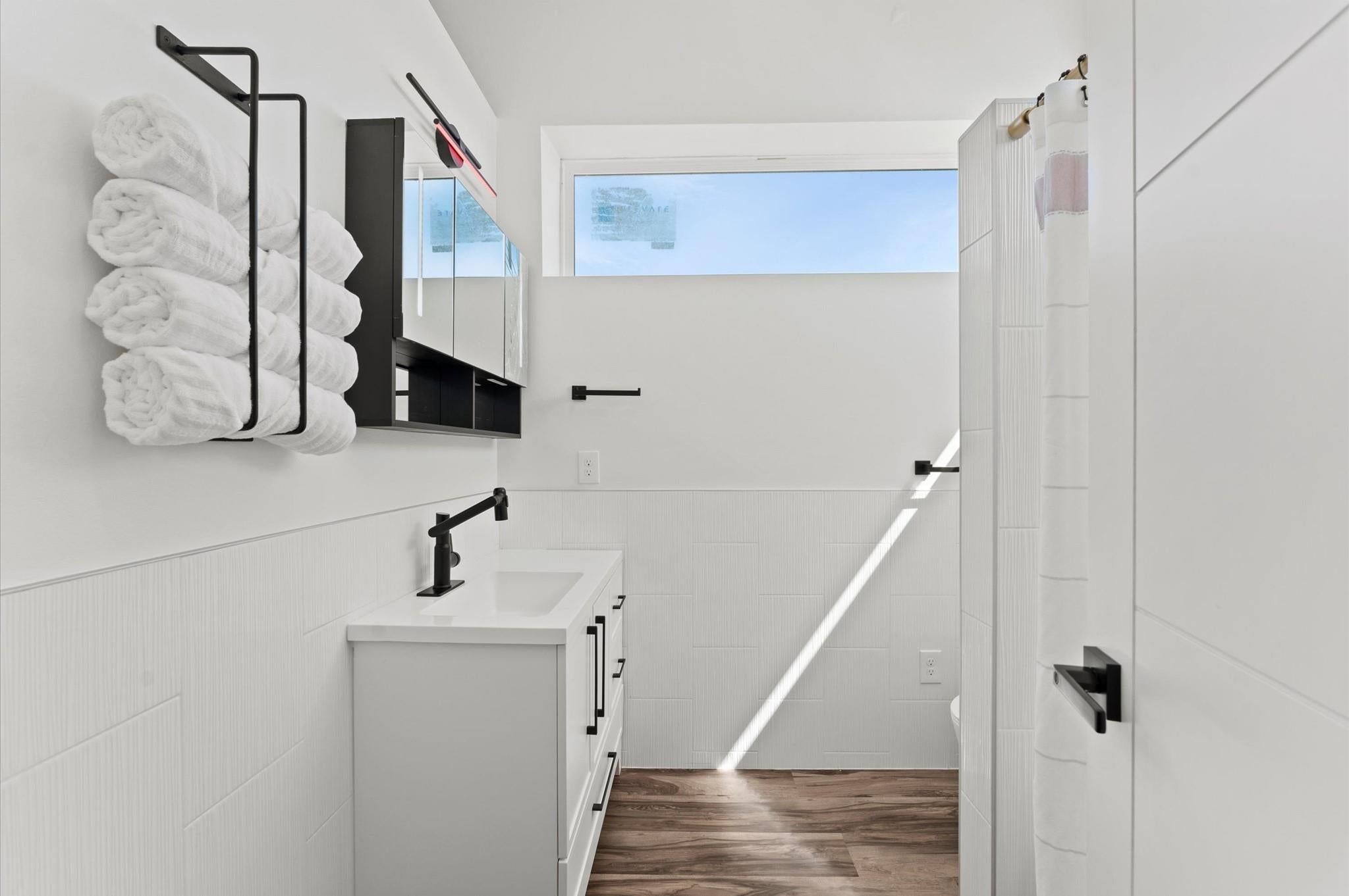 Montgomery, Texas, 77316, United States, 5 Bedrooms Bedrooms, ,7 BathroomsBathrooms,Residential,Active,1963409