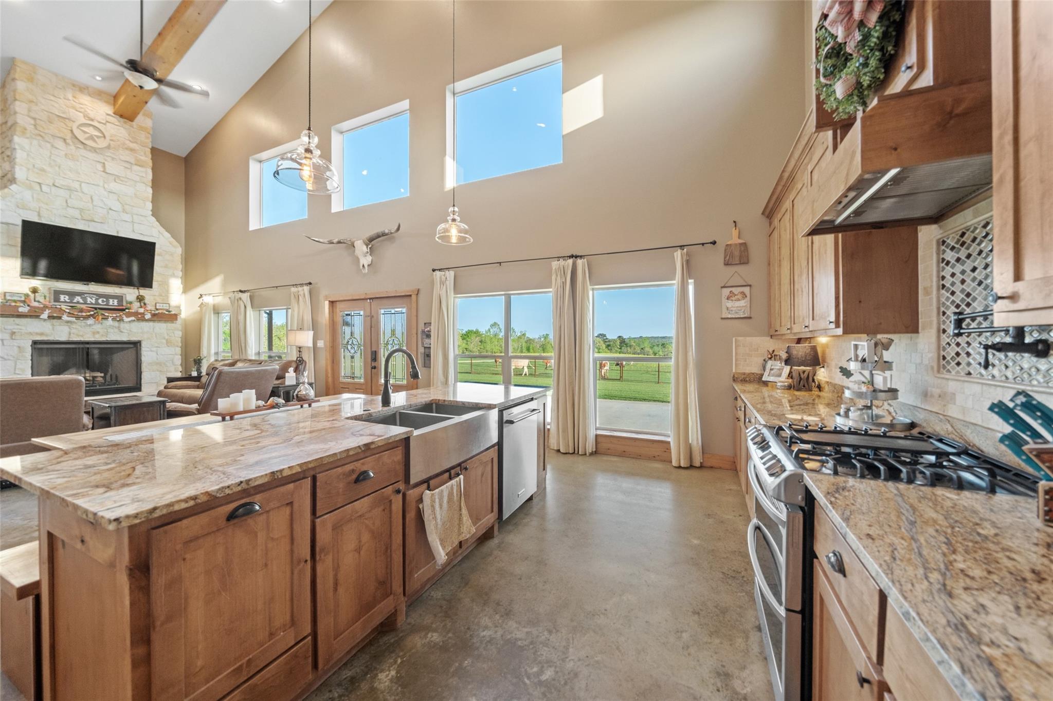 Centerville, Texas, 75833, United States, 6 Bedrooms Bedrooms, ,3 BathroomsBathrooms,Residential,Active,1862877