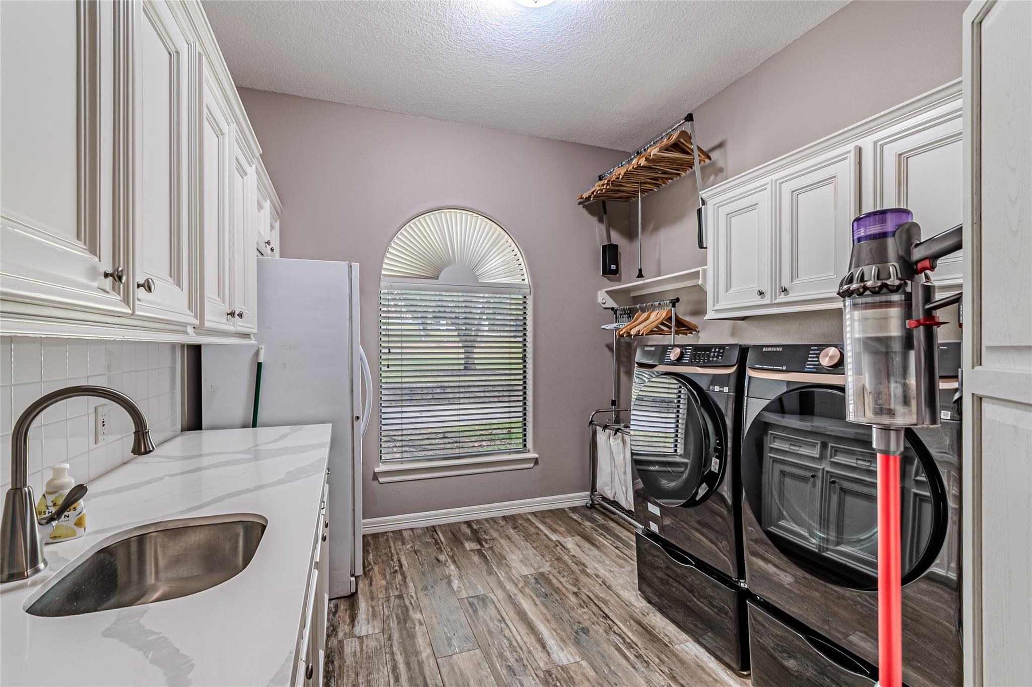 Montgomery, Texas, 77316, United States, 4 Bedrooms Bedrooms, ,7 BathroomsBathrooms,Residential,Active,1993945