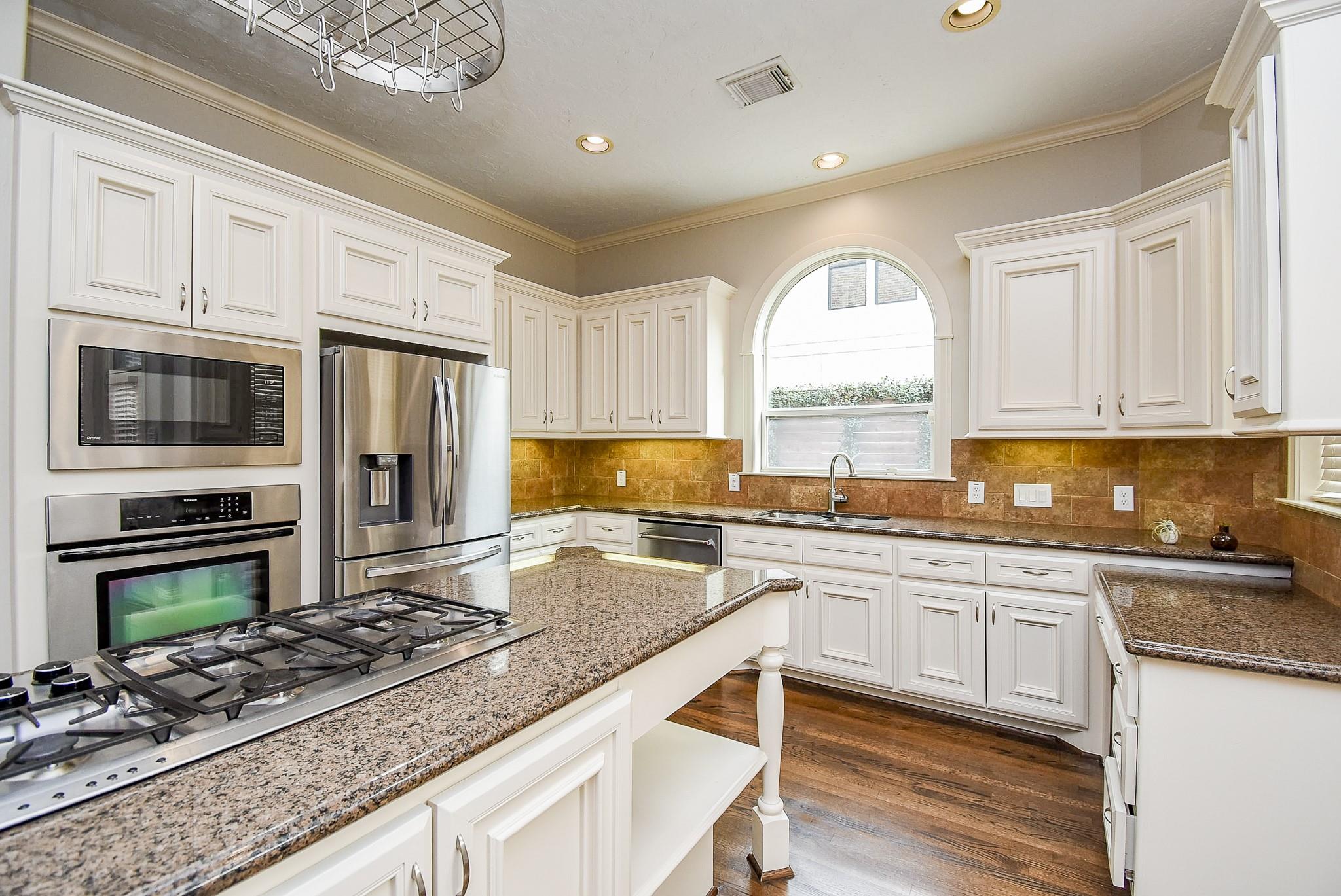 Houston, Texas, 77098, United States, 4 Bedrooms Bedrooms, ,4 BathroomsBathrooms,Residential,Pending,2007219