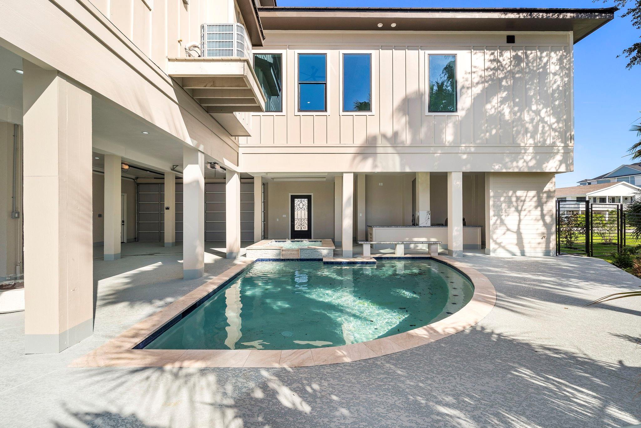 Tiki Island, Texas, 77554, United States, 4 Bedrooms Bedrooms, ,4 BathroomsBathrooms,Residential,Active,1962240