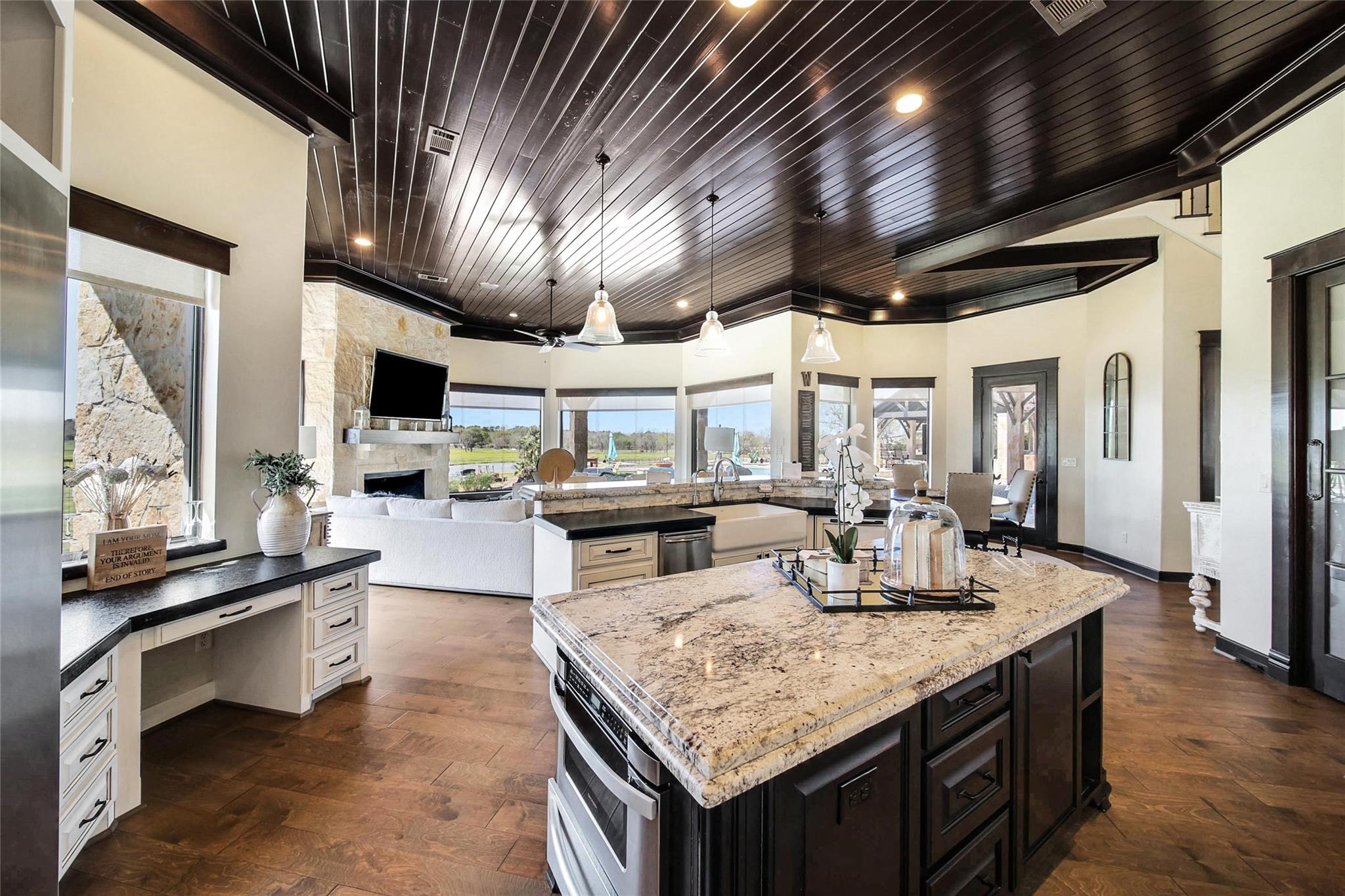 Montgomery, Texas, 77316, United States, 6 Bedrooms Bedrooms, ,6 BathroomsBathrooms,Residential,Active,1907981