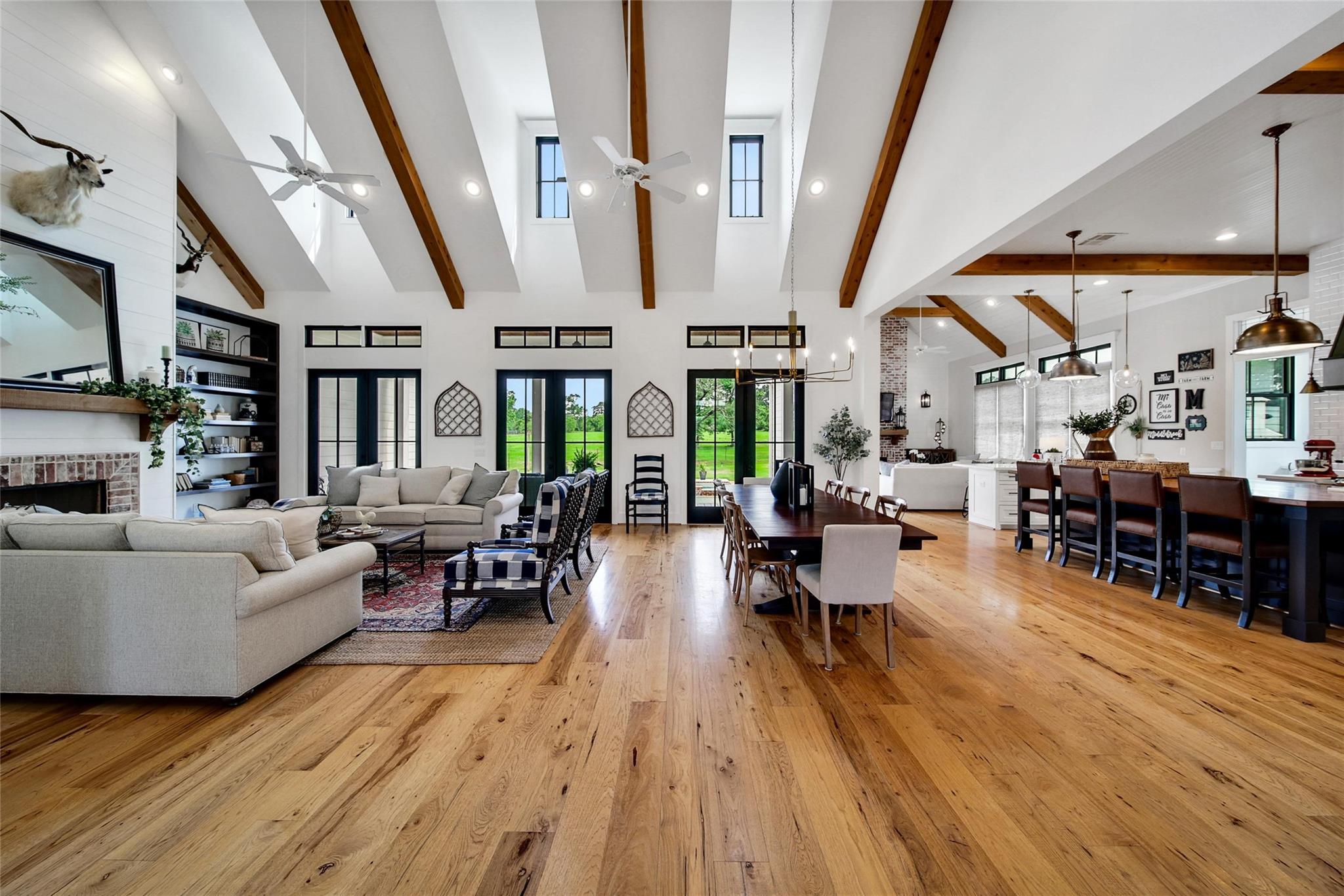 Montgomery, Texas, 77316, United States, 6 Bedrooms Bedrooms, ,8 BathroomsBathrooms,Residential,Active,1970955