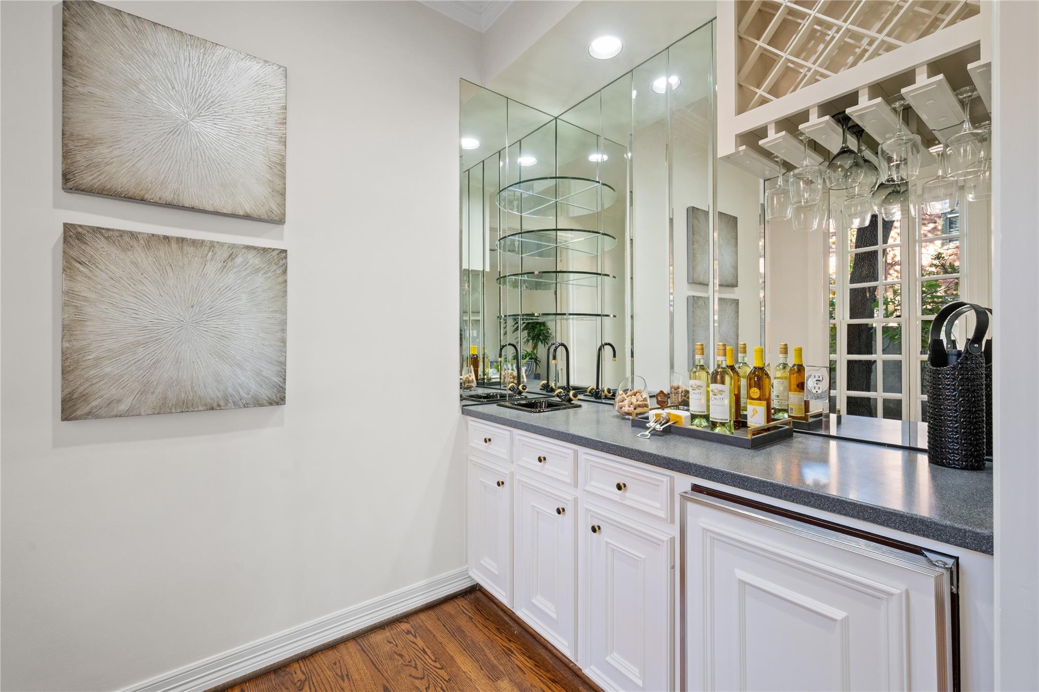 Houston, Texas, 77027, United States, 4 Bedrooms Bedrooms, ,5 BathroomsBathrooms,Residential,Active,1973647