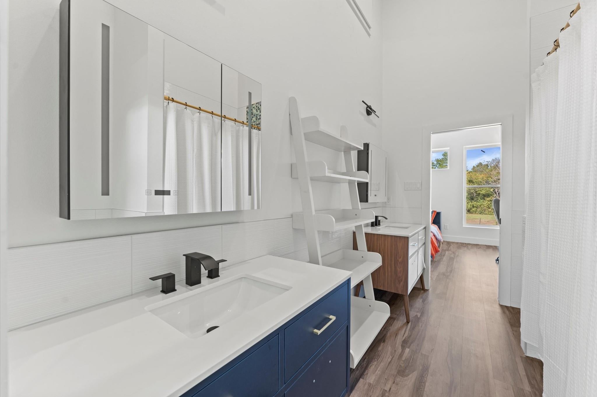 Montgomery, Texas, 77316, United States, 5 Bedrooms Bedrooms, ,7 BathroomsBathrooms,Residential,Active,1963409