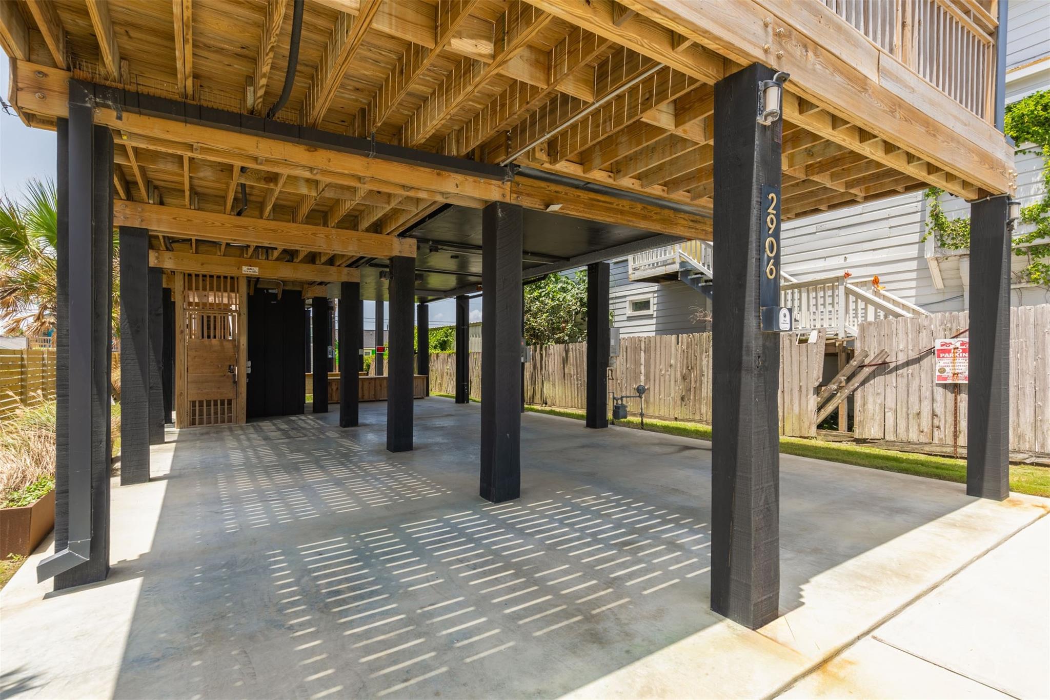 Galveston, Texas, 77550, United States, 4 Bedrooms Bedrooms, ,2 BathroomsBathrooms,Residential,Active,1885028