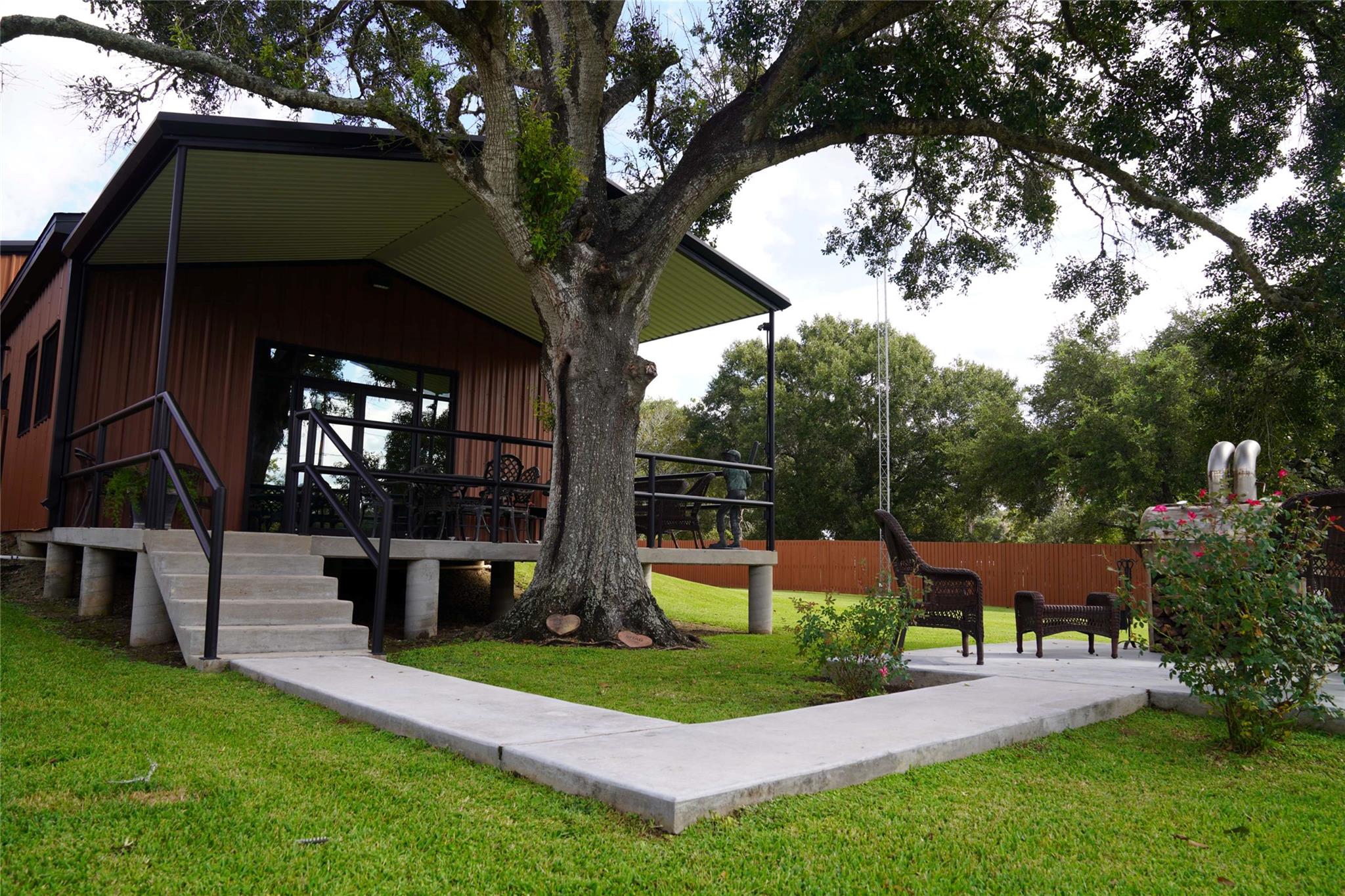 Sheridan, Texas, 77475, United States, 8 Bedrooms Bedrooms, ,5 BathroomsBathrooms,Residential,Active,1954329