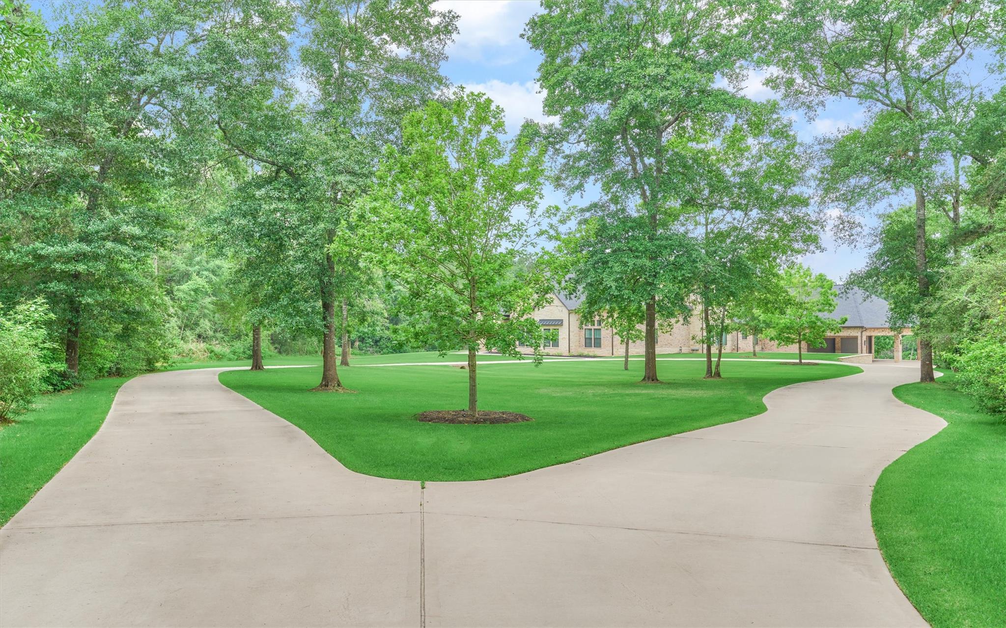 Montgomery, Texas, 77316, United States, 5 Bedrooms Bedrooms, ,8 BathroomsBathrooms,Residential,Active,1953008