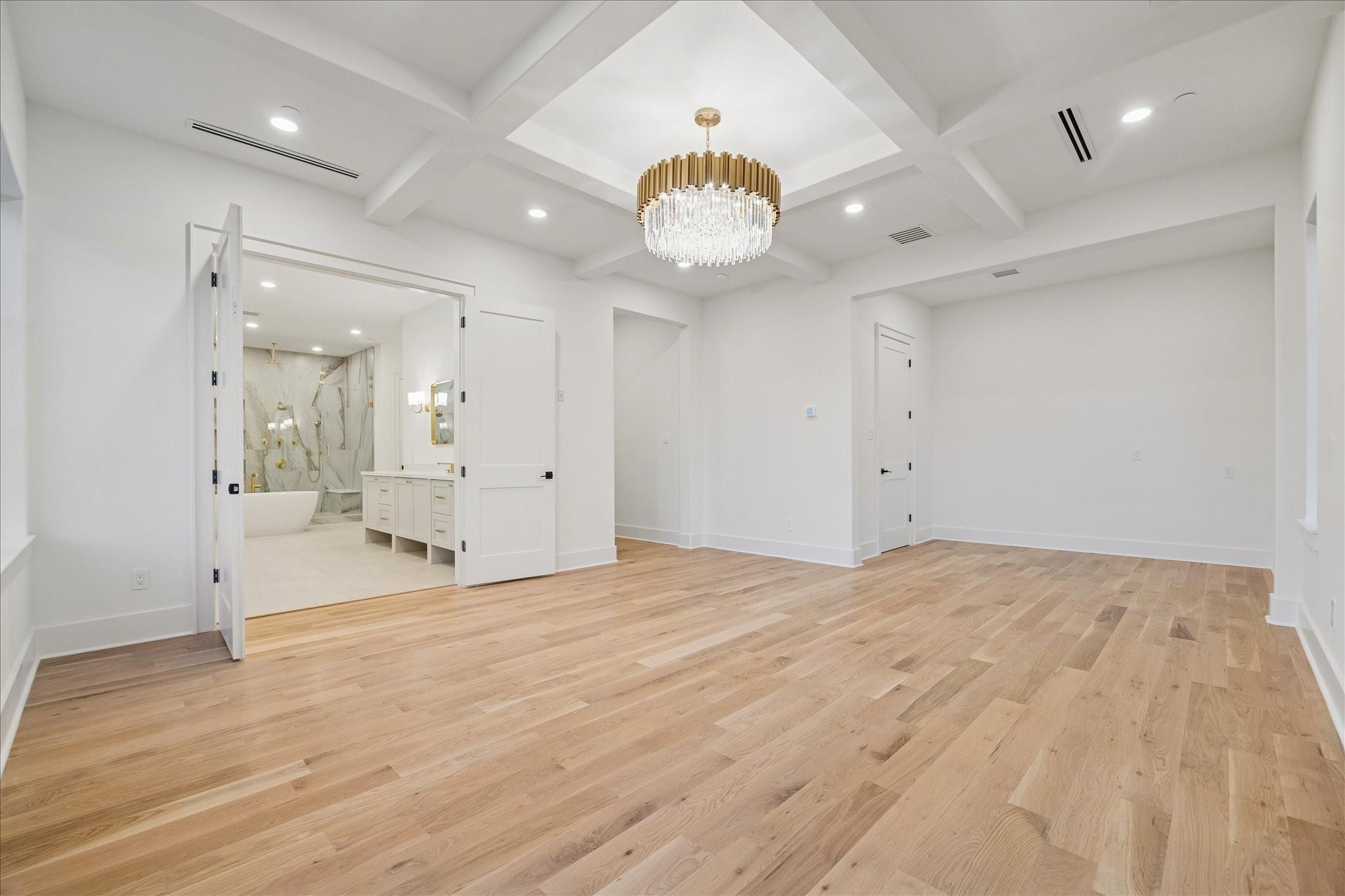 Bellaire, Texas, 77401, United States, 4 Bedrooms Bedrooms, ,6 BathroomsBathrooms,Residential,Pending,2001061