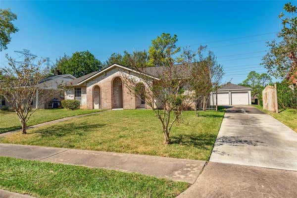 11810 AMBLEWOOD DR, MEADOWS PLACE, TX 77477, photo 5 of 37