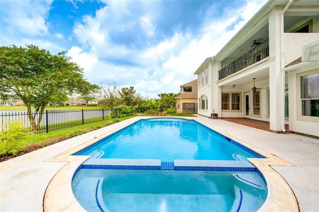 Sugar Land, Texas, 77479, United States, 5 Bedrooms Bedrooms, ,5 BathroomsBathrooms,Residential,Active,2007093